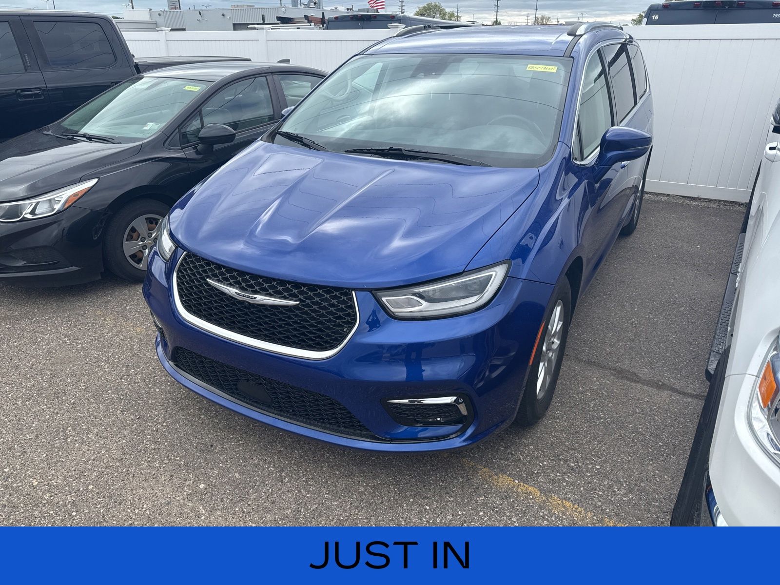 2021 Chrysler Pacifica Touring L's photo