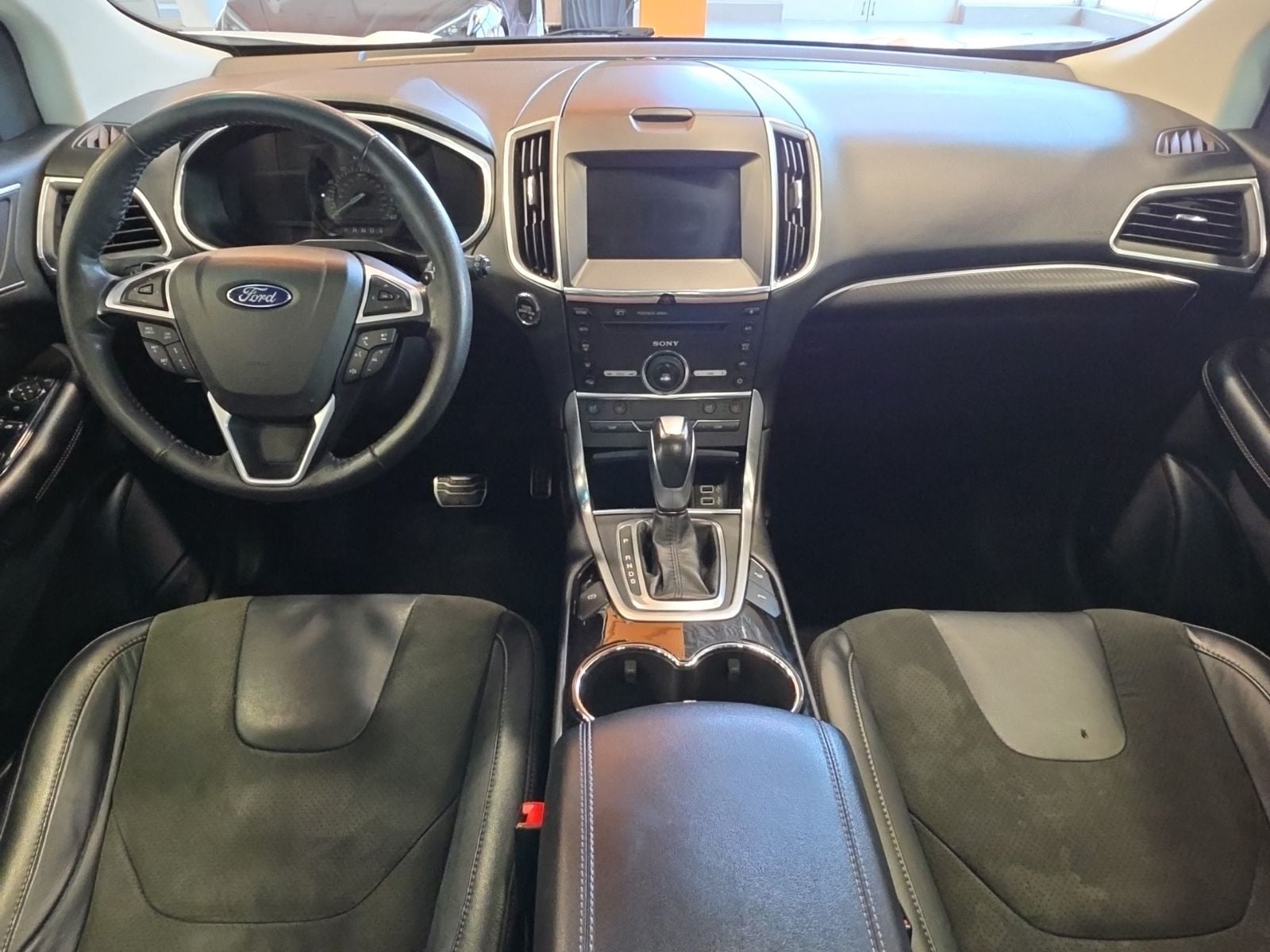 Thumbnail: 2016 Ford Edge - 32