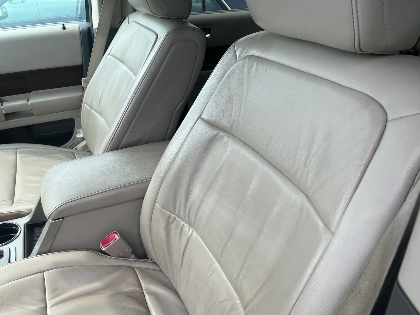 Thumbnail: 2010 Ford Flex - 26