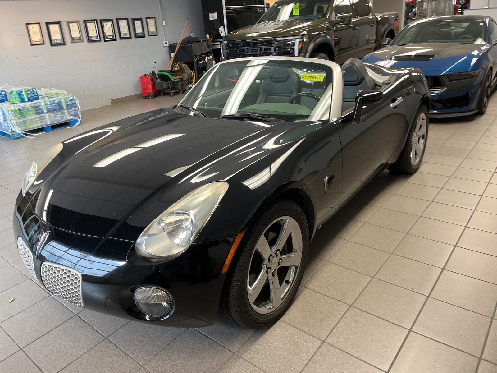 2007 Pontiac Solstice Base Convertible photo 4