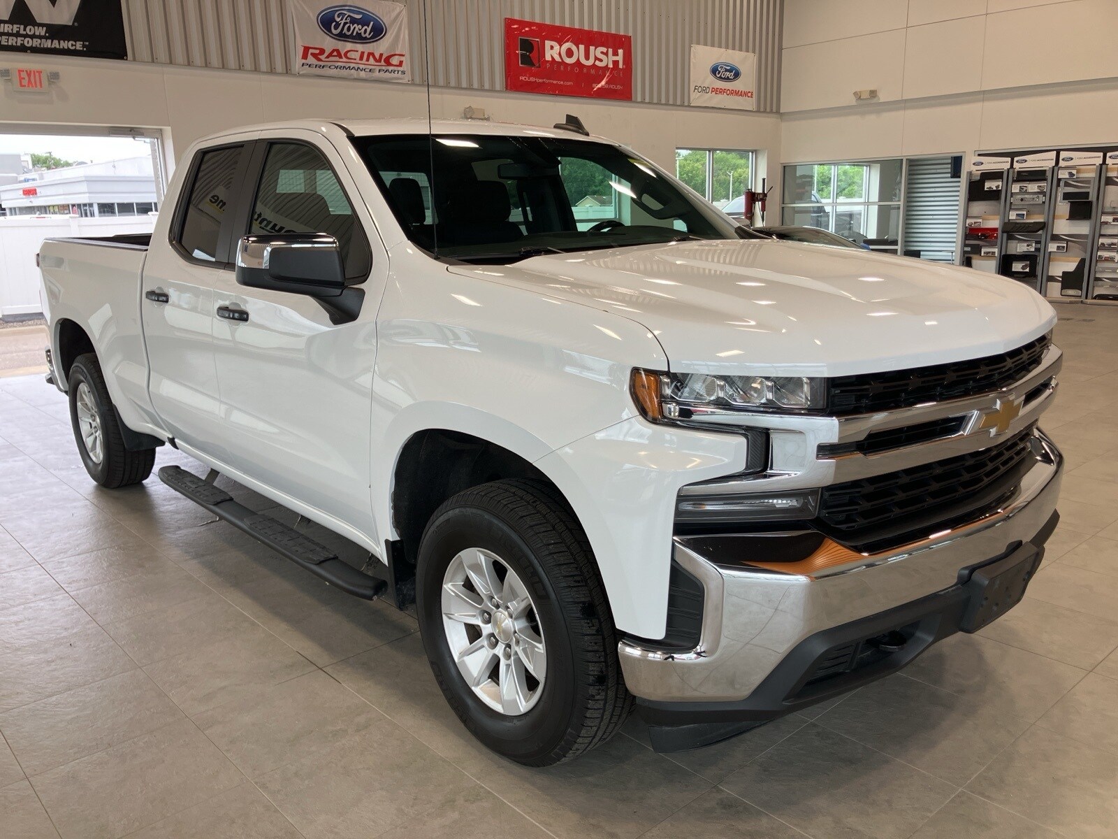 2021 Chevrolet Silverado 1500 LT photo 3