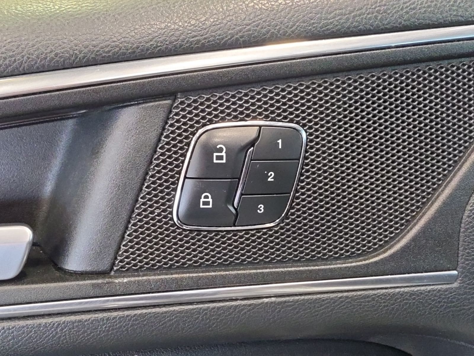 Thumbnail: 2016 Ford Edge - 21
