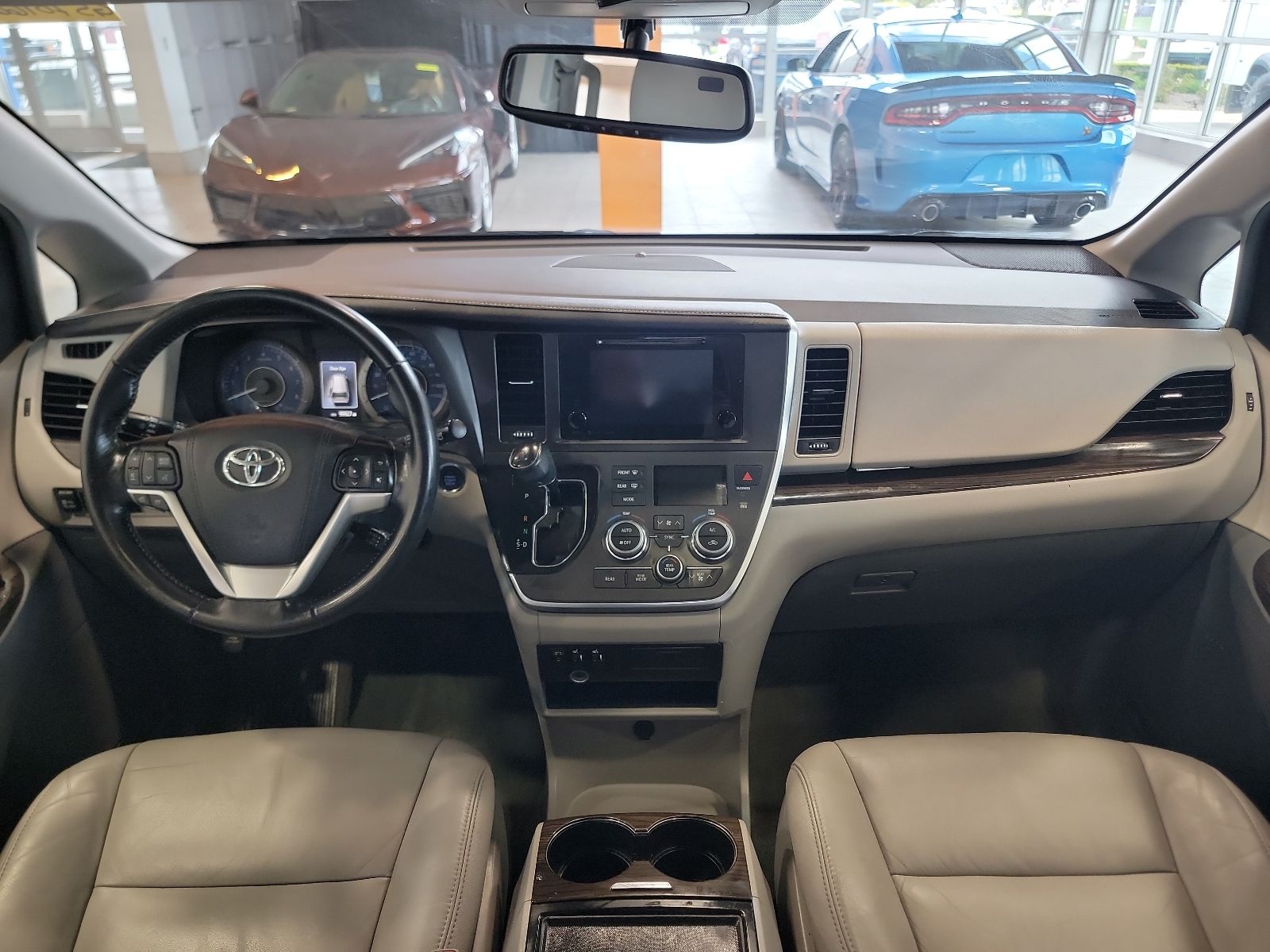 Thumbnail: 2016 Toyota Sienna - 32