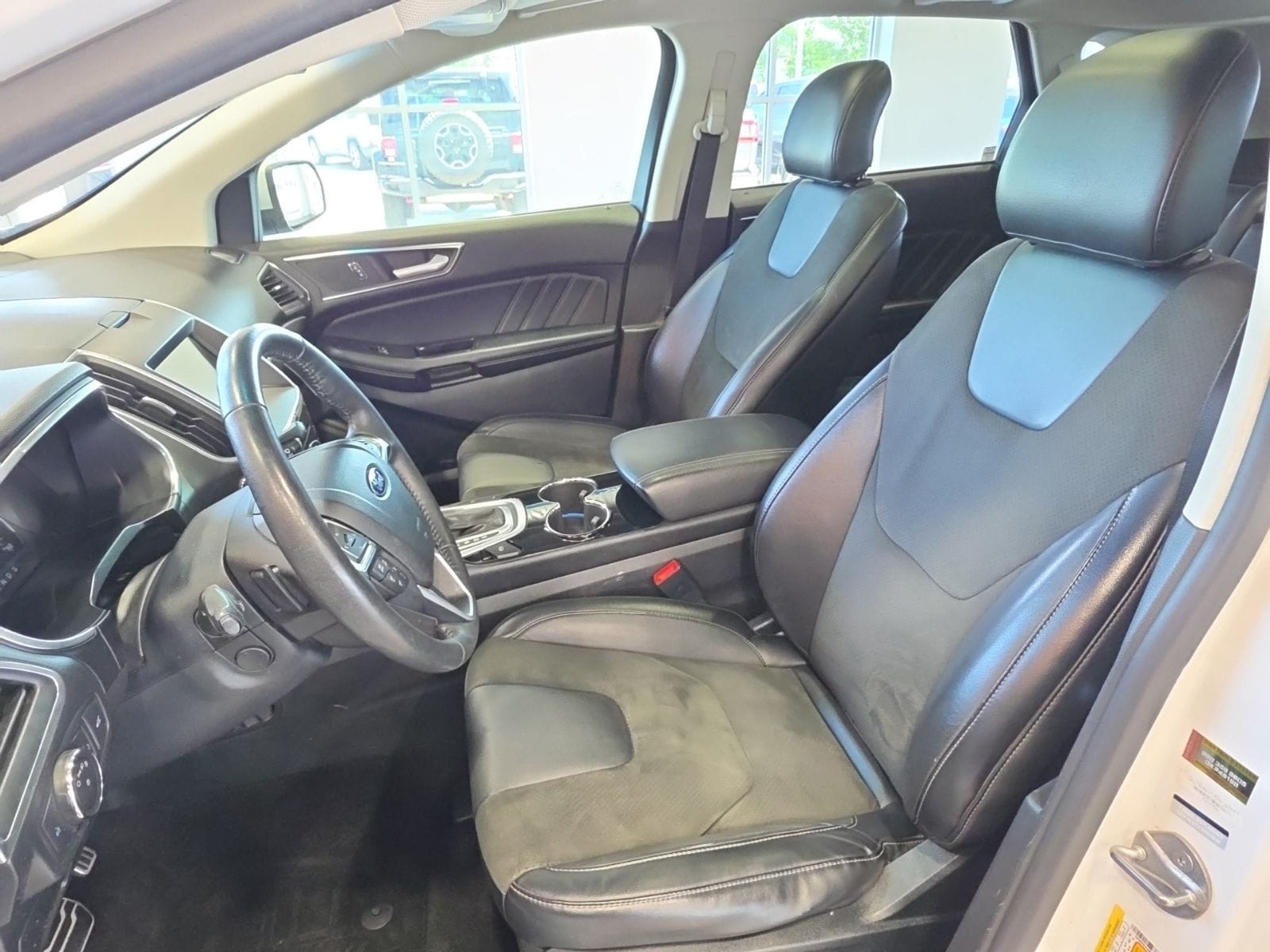 Thumbnail: 2016 Ford Edge - 17