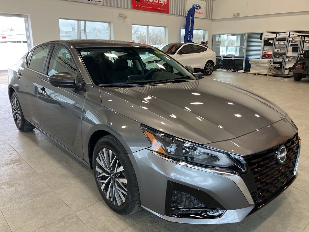 Used 2025 Nissan Altima 2.5 SV Sedan