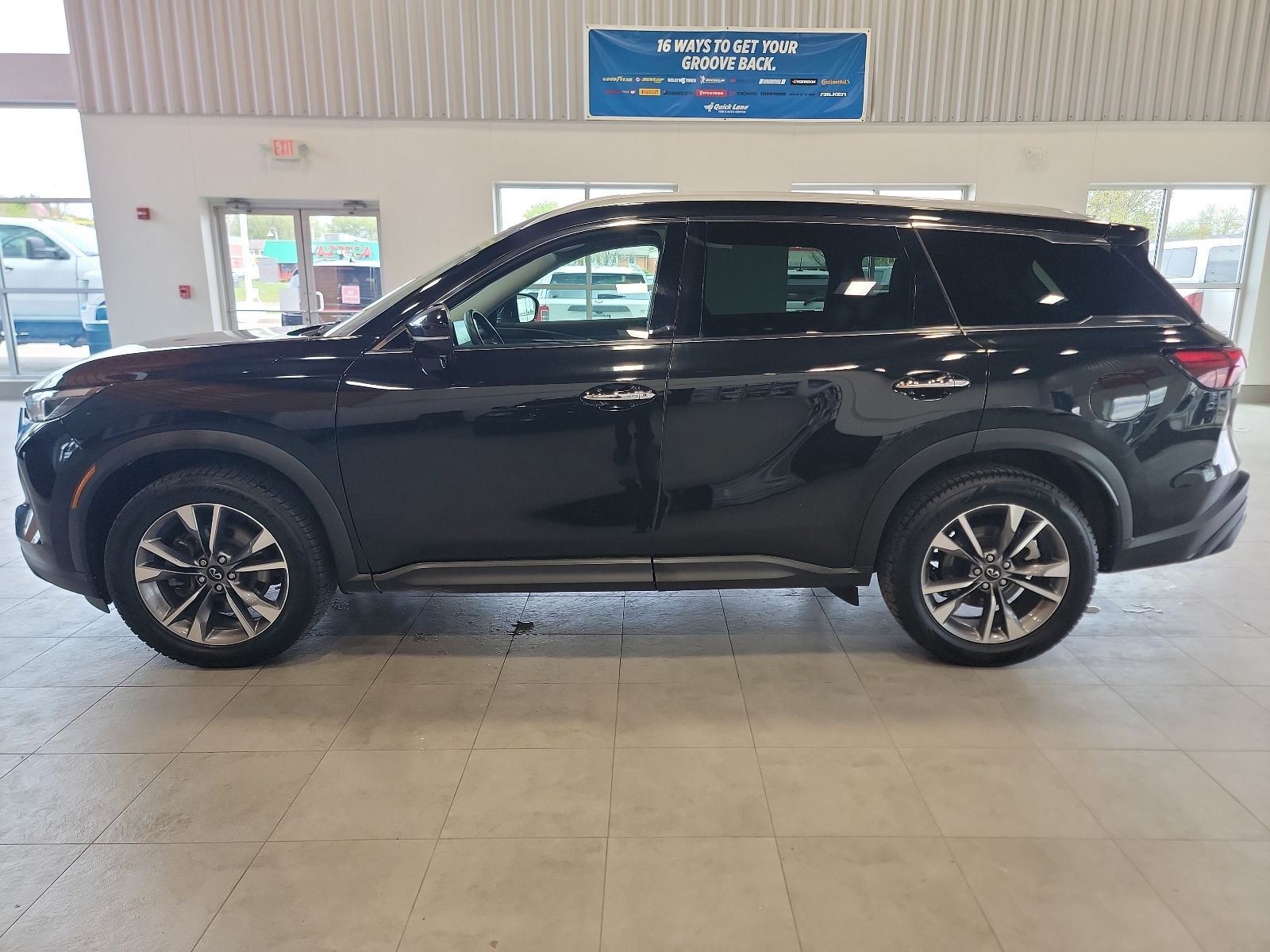 Thumbnail: 2024 INFINITI QX60 - 10