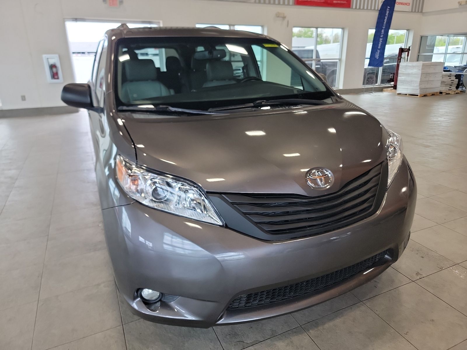 Thumbnail: 2016 Toyota Sienna - 4