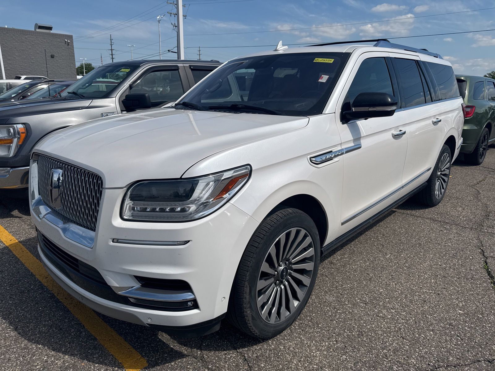 Thumbnail: 2019 Lincoln Navigator L - 24