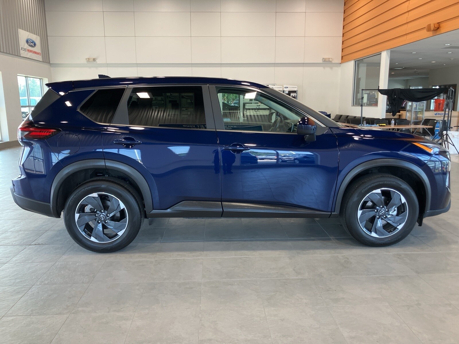 2024 Nissan Rogue SV photo 4
