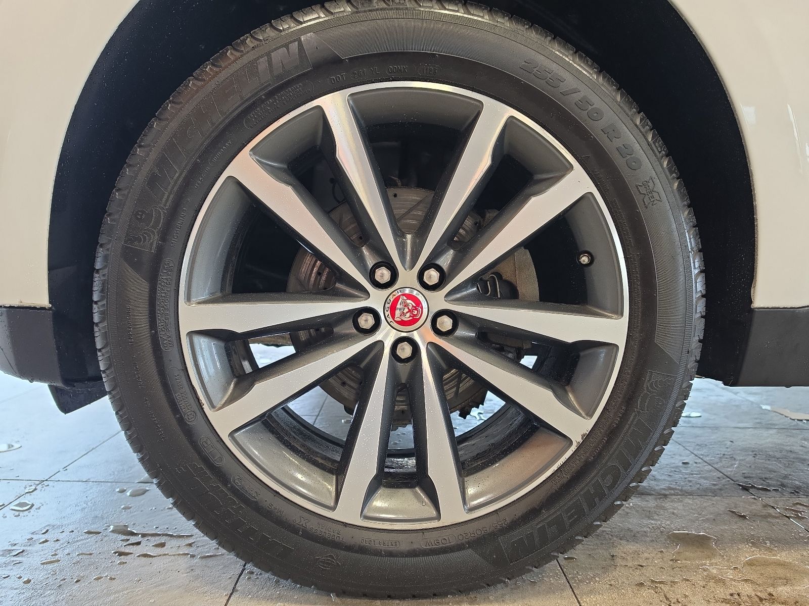 Thumbnail: 2019 Jaguar F-Pace - 16