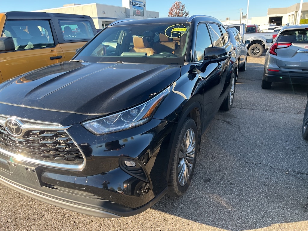 Used 2023 Toyota Highlander Platinum SUV
