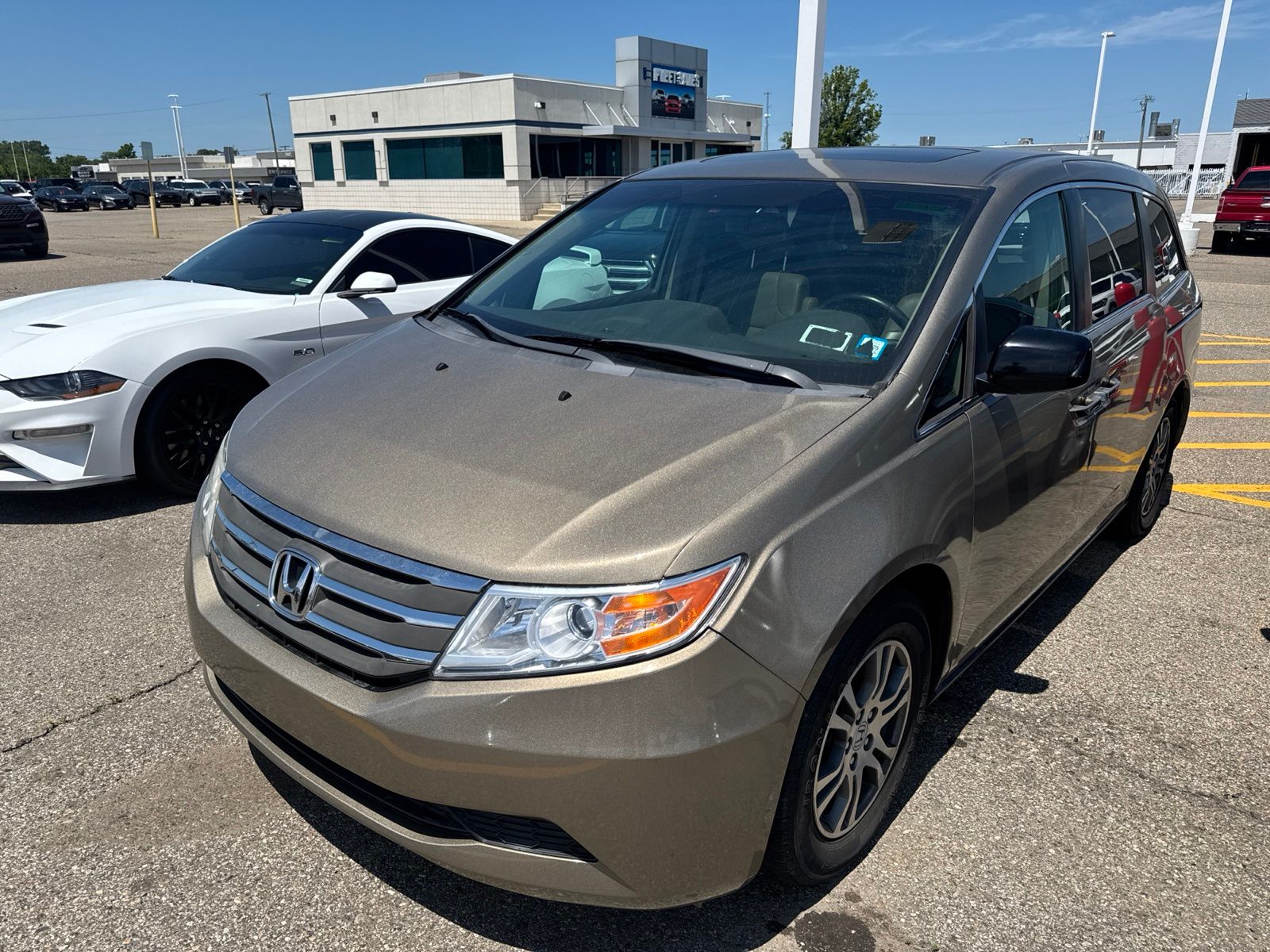 Thumbnail: 2011 Honda Odyssey - 2