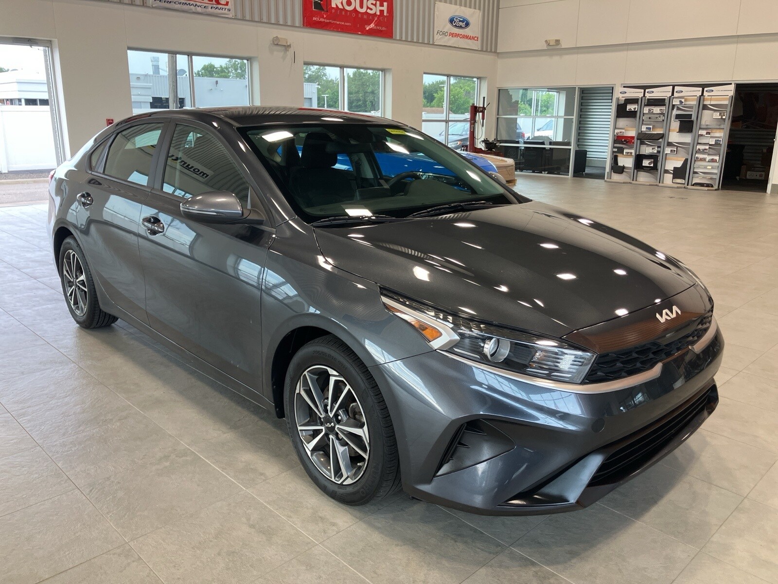 2022 Kia Forte LXS photo 2