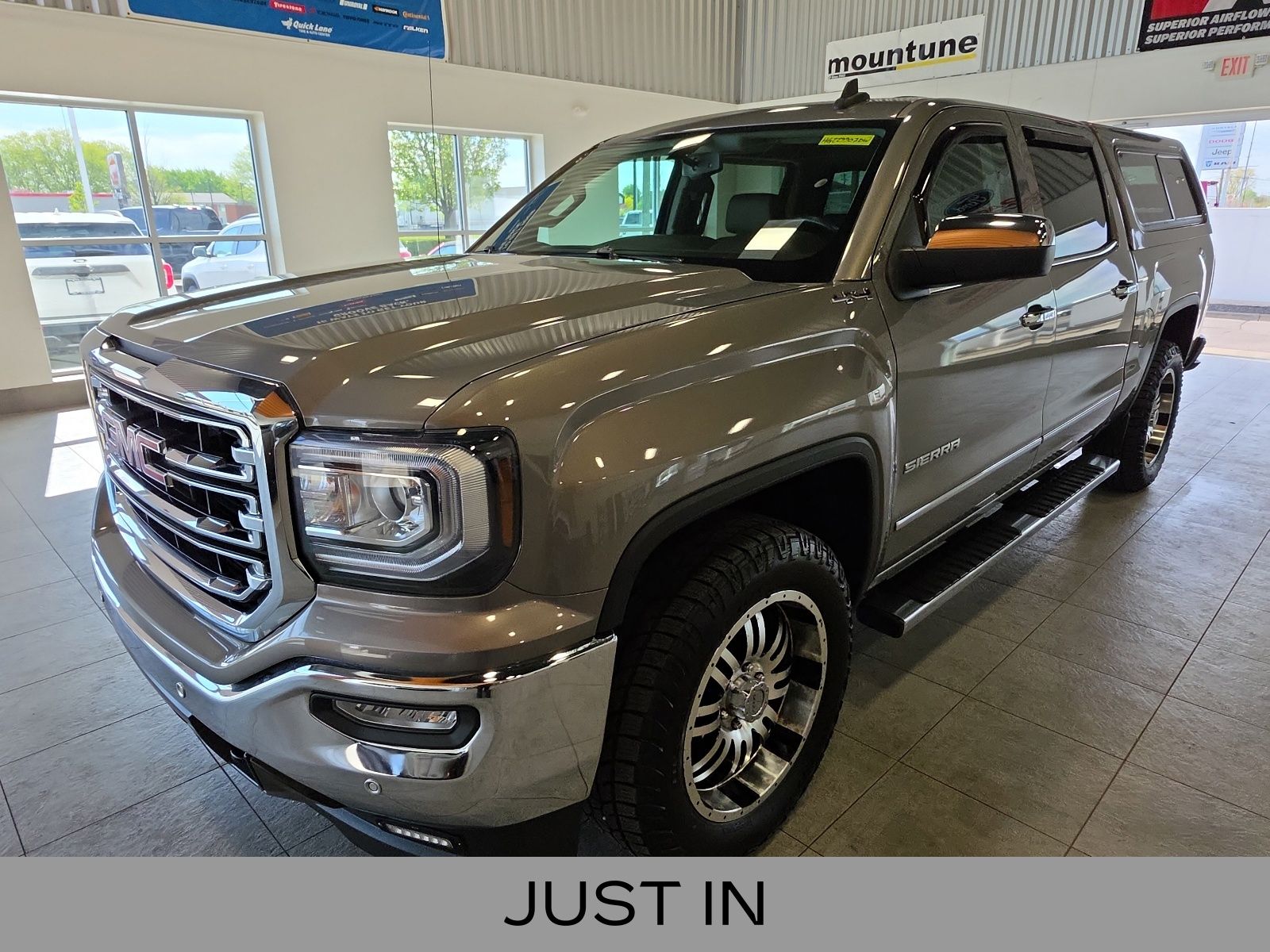 2017 GMC Sierra 4WD Crew Cab Short Box SLT's photo
