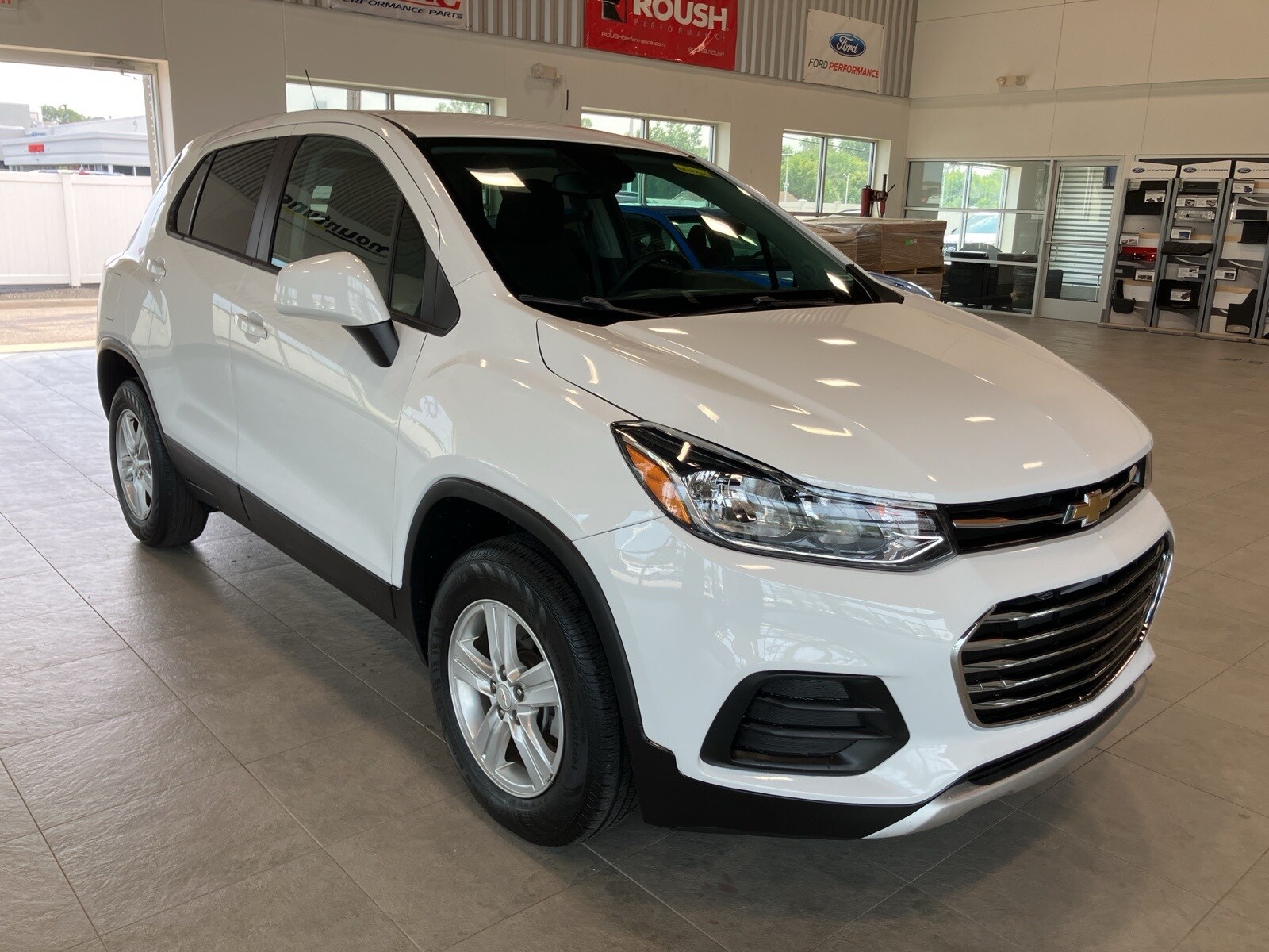2022 Chevrolet Trax LS photo 3