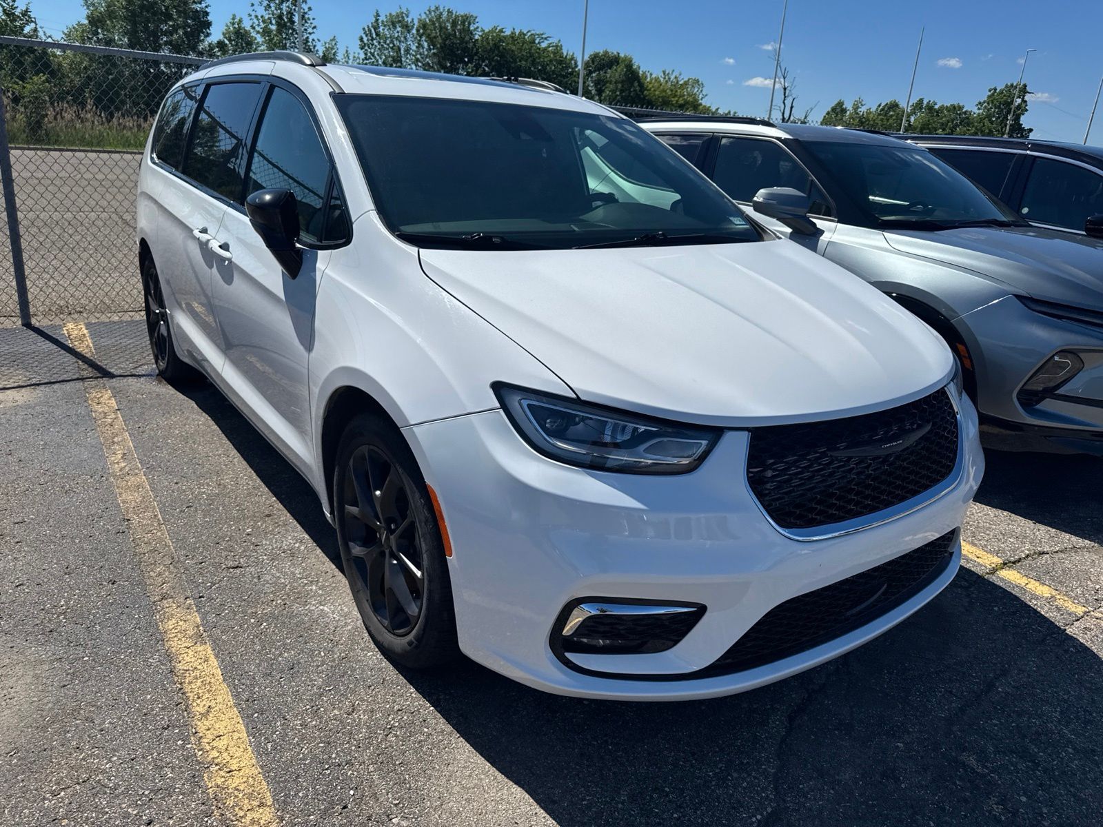 Thumbnail: 2025 Chrysler Pacifica - 5