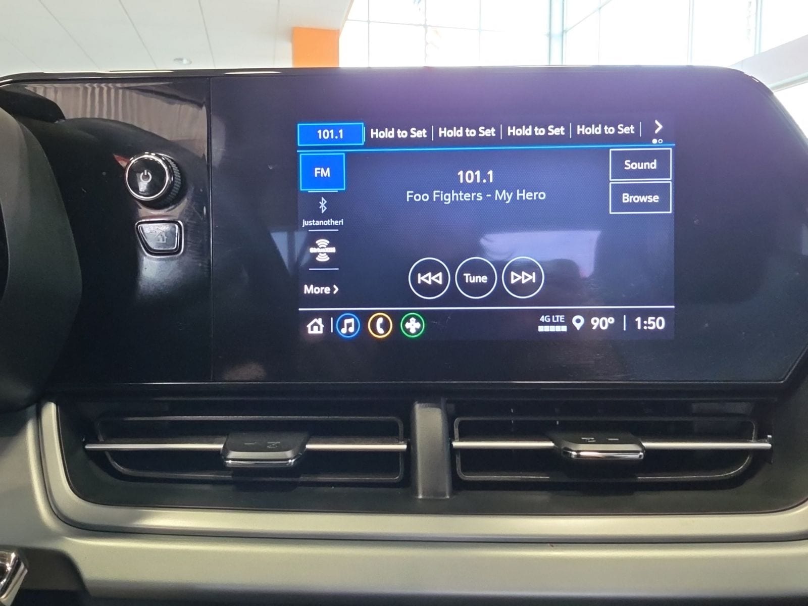 Thumbnail: 2024 Chevrolet Trax - 25