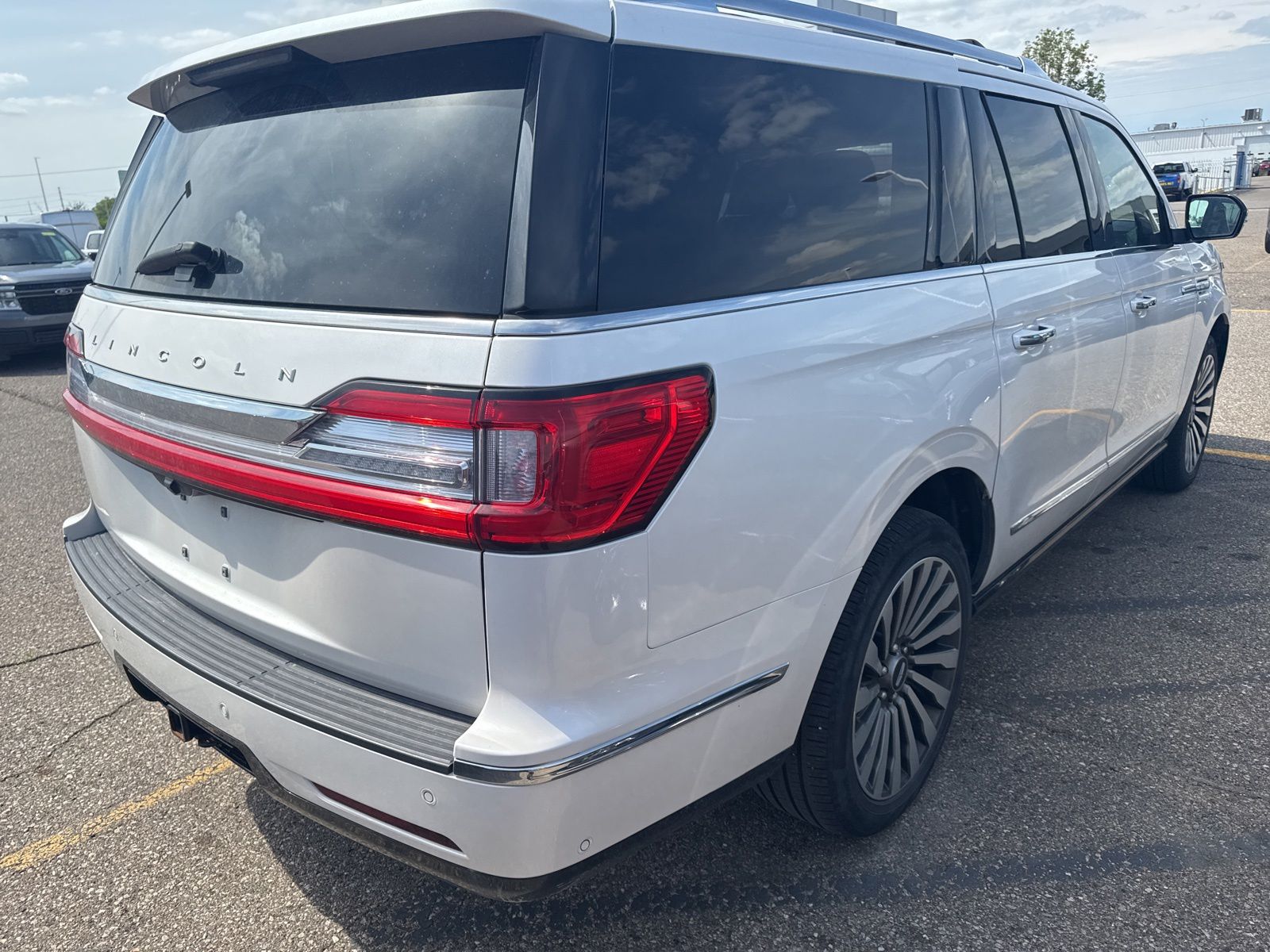 Thumbnail: 2019 Lincoln Navigator L - 28