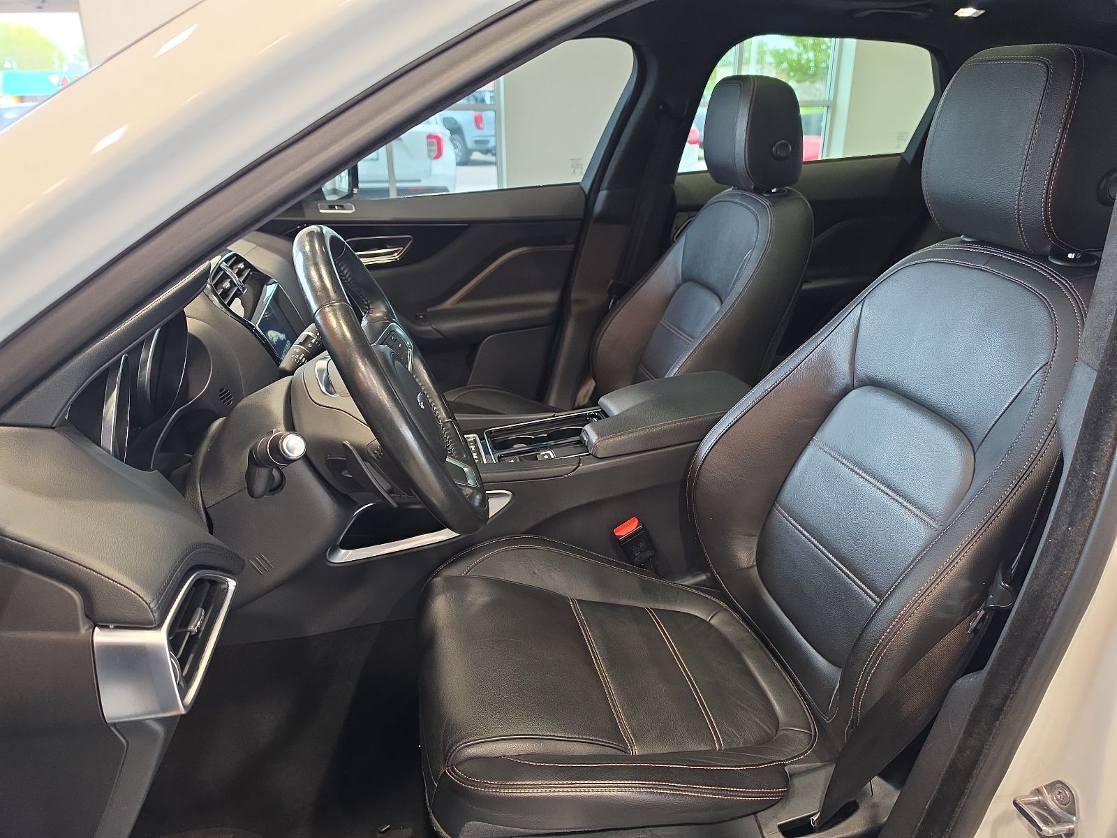 Thumbnail: 2019 Jaguar F-Pace - 18