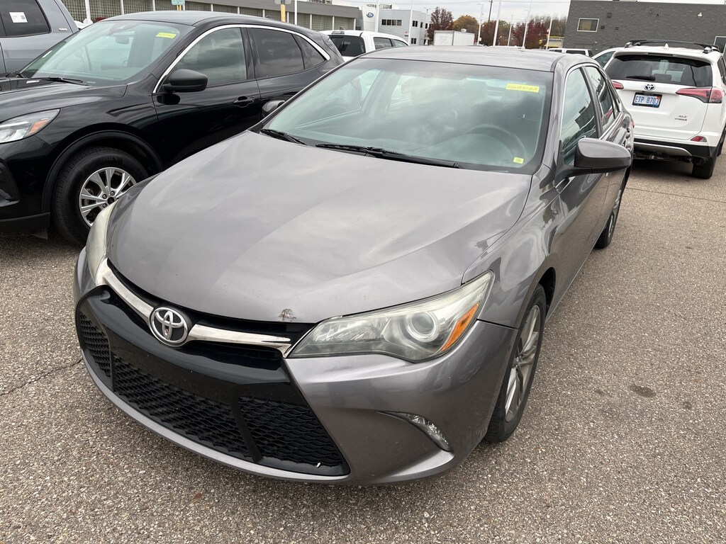 Used 2017 Toyota Camry SE Sedan