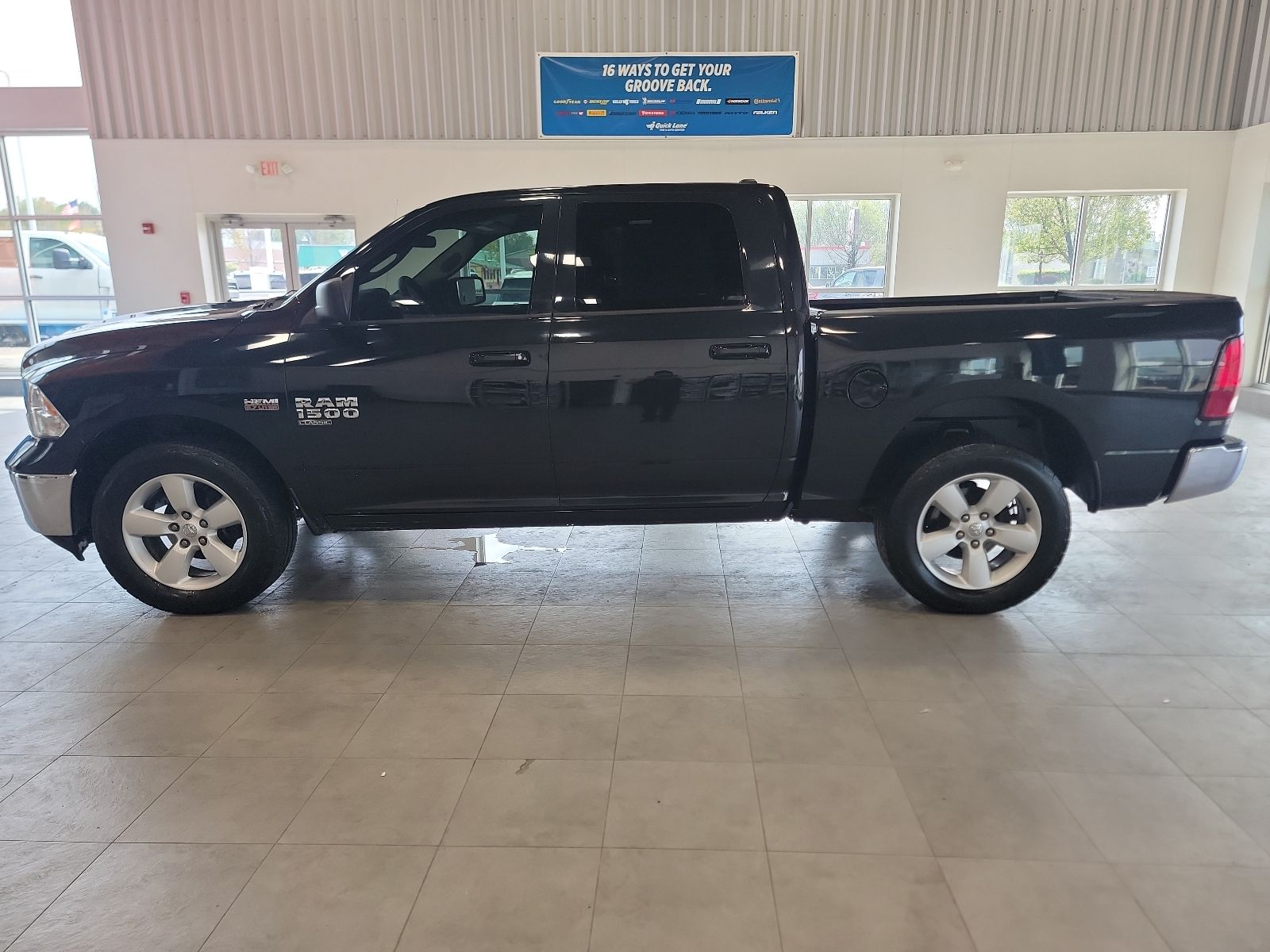 Thumbnail: 2019 RAM 1500 Classic - 14