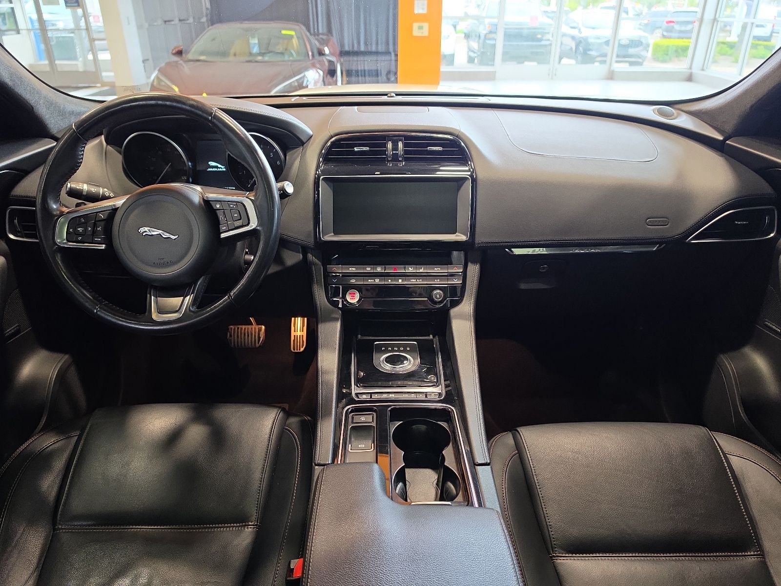 Thumbnail: 2019 Jaguar F-Pace - 34