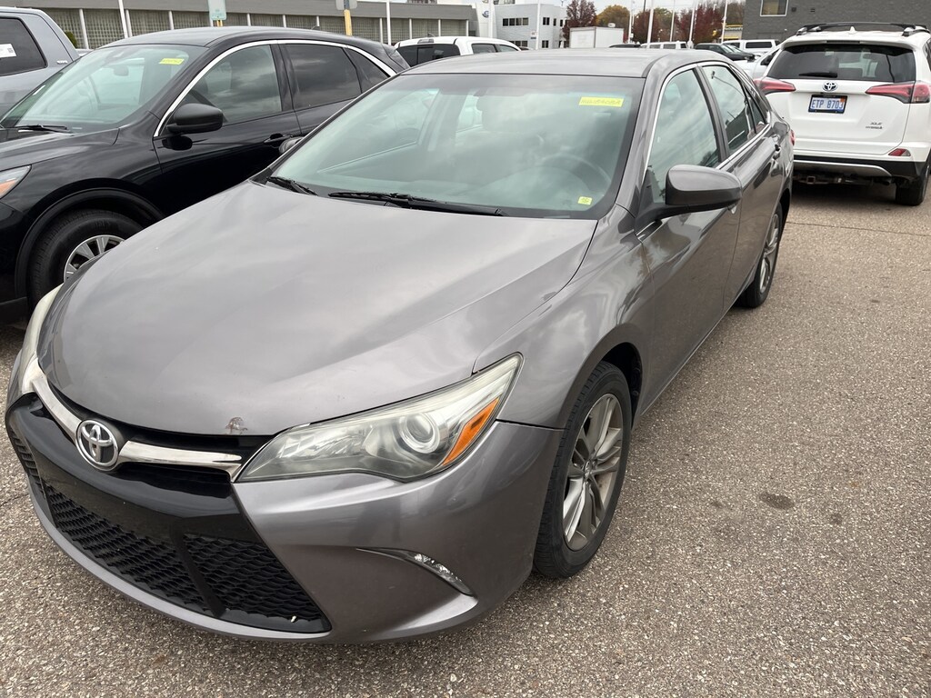 Used 2017 Toyota Camry SE Sedan