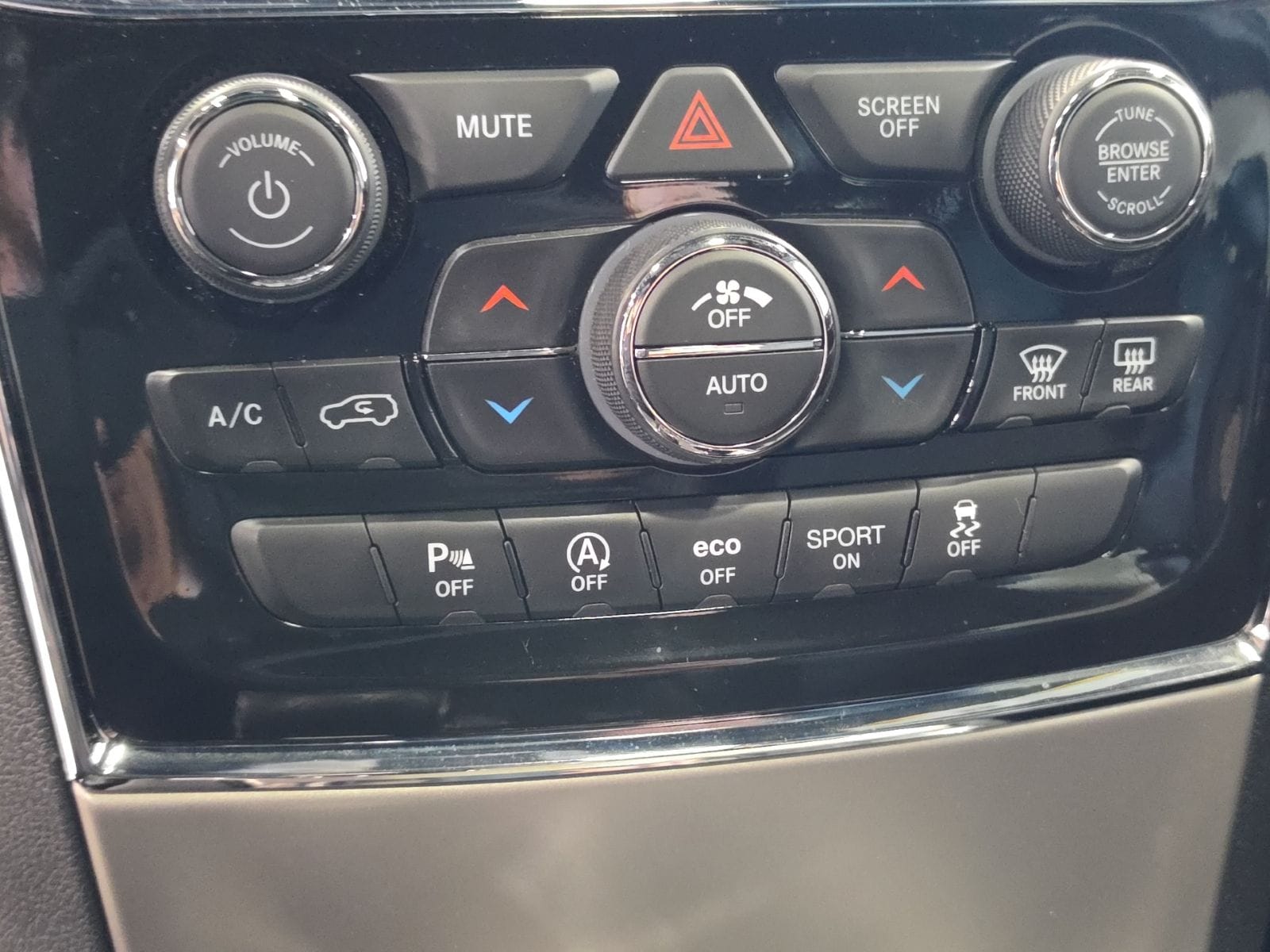Thumbnail: 2021 Jeep Grand Cherokee - 24