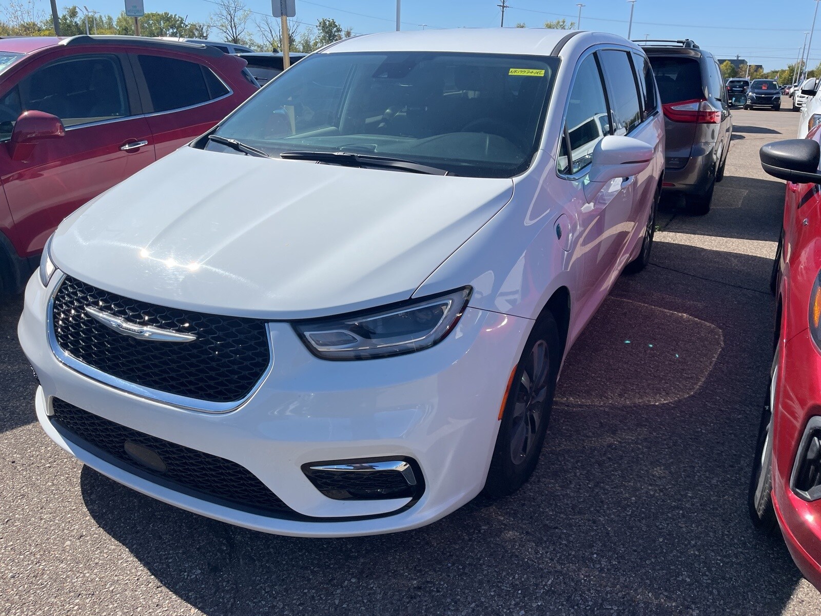 2022 Chrysler Pacifica Hybrid Touring L photo 3