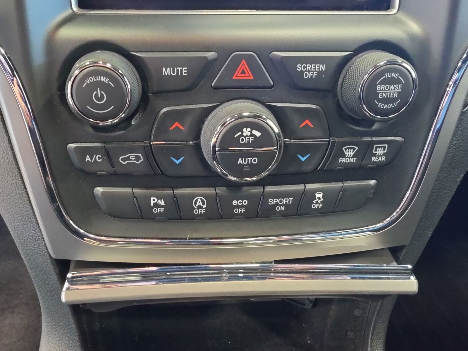 Thumbnail: 2018 Jeep Grand Cherokee - 25