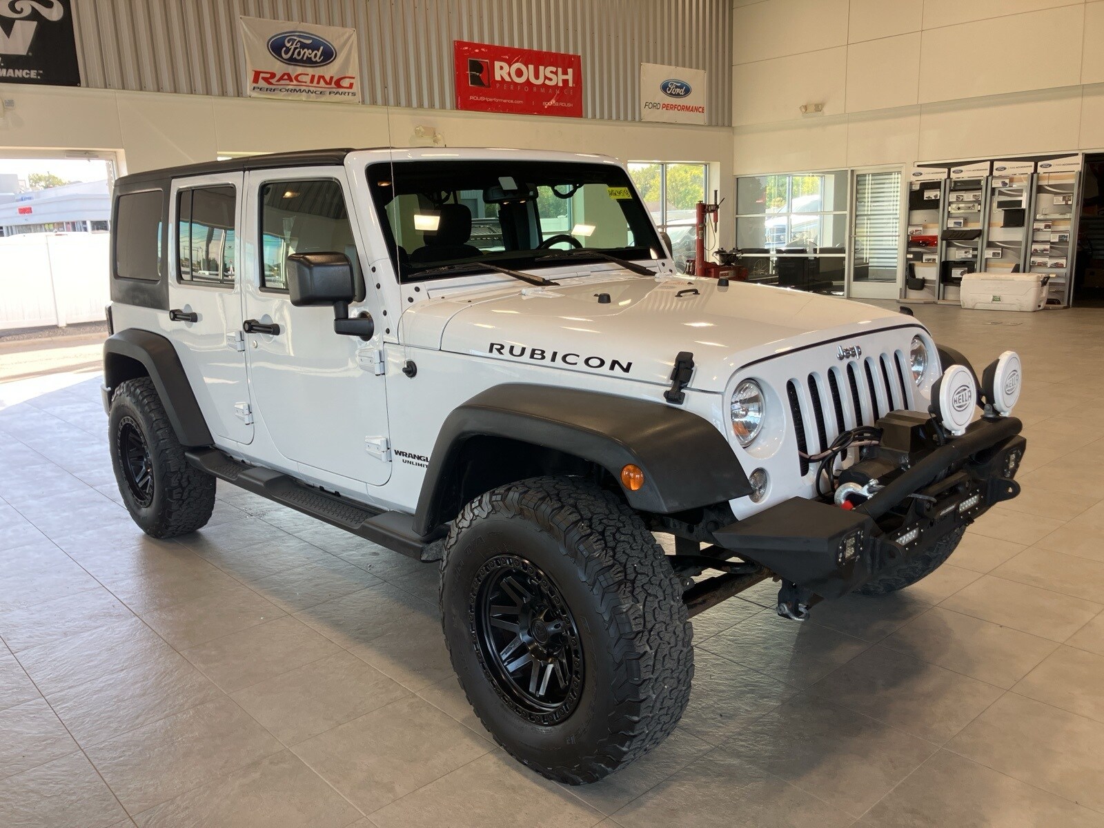 2016 Jeep Wrangler Unlimited Rubicon photo 2