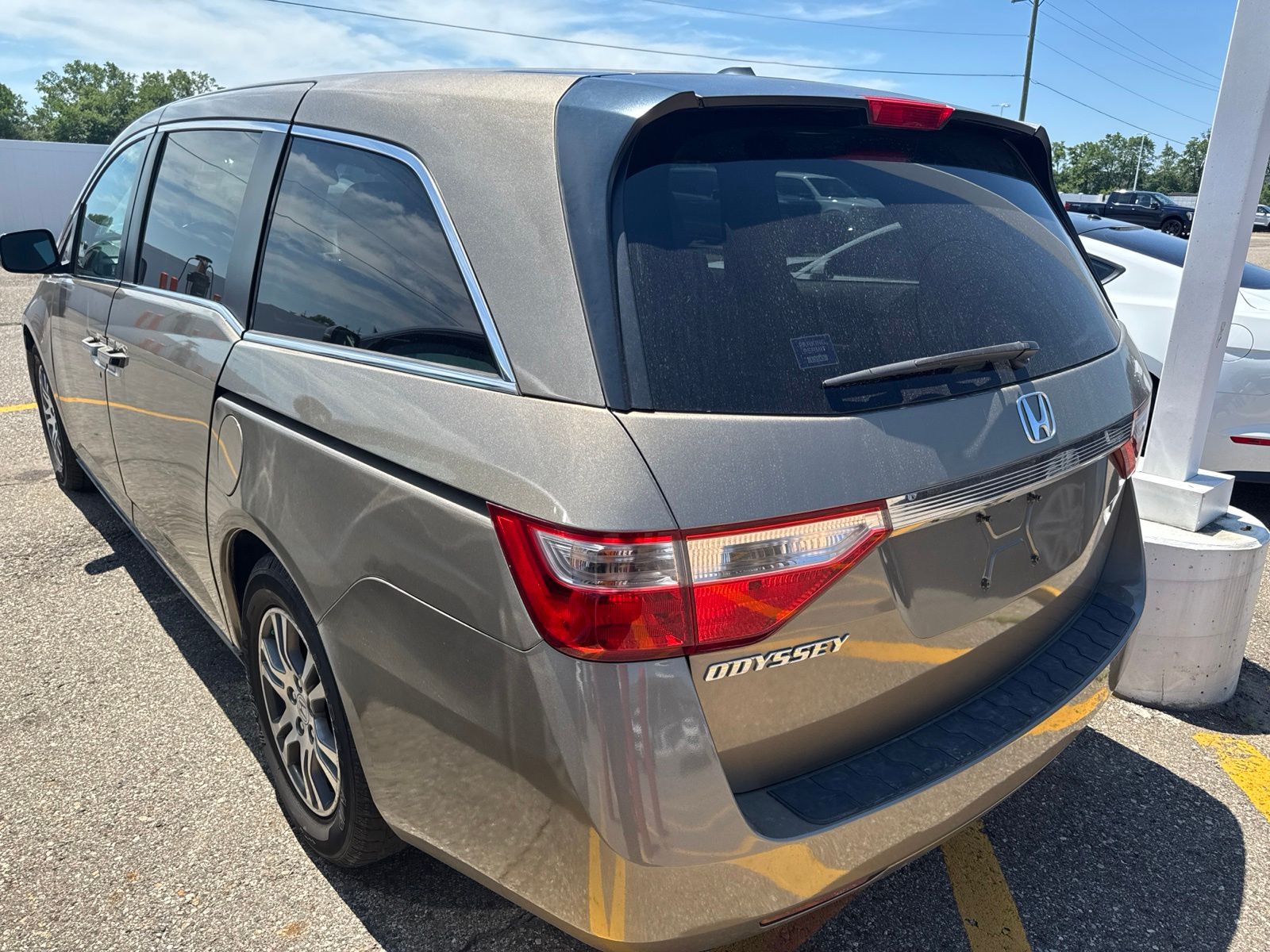 Thumbnail: 2011 Honda Odyssey - 17