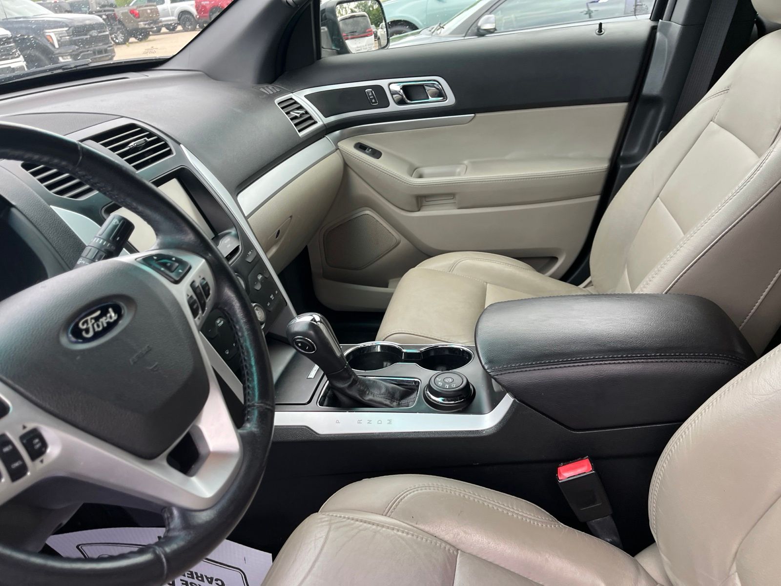 Thumbnail: 2015 Ford Explorer - 28