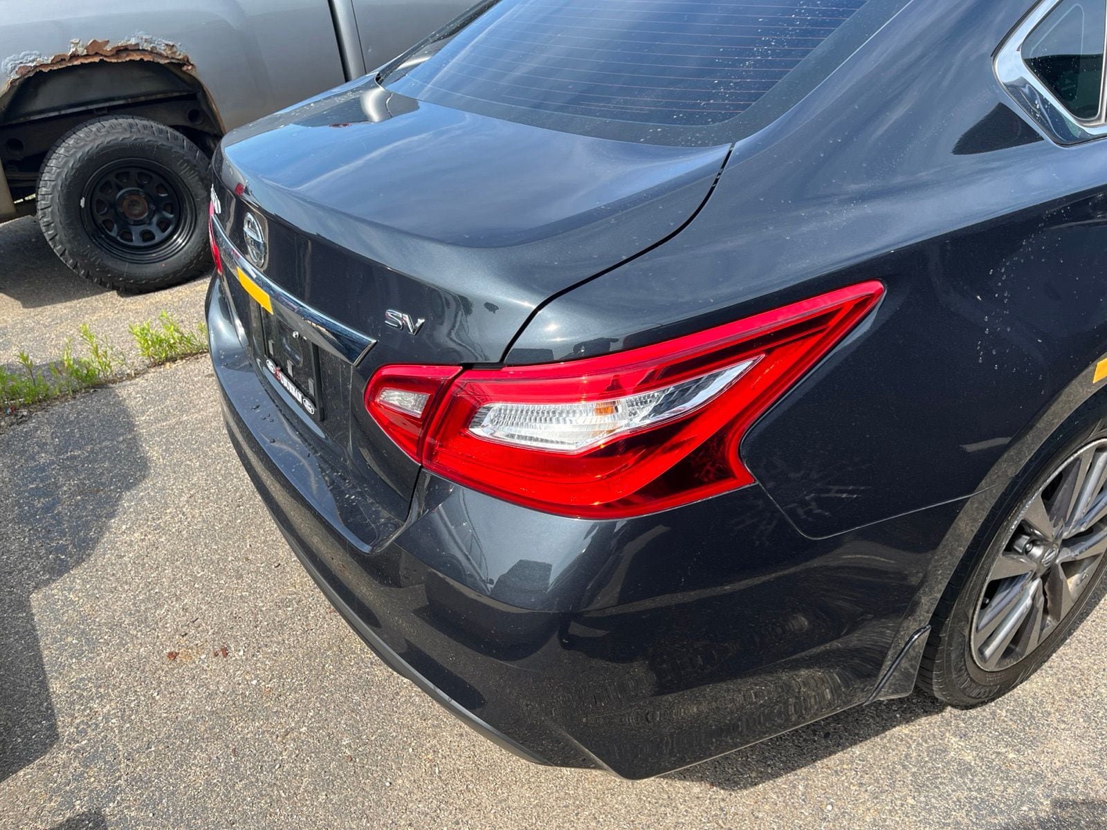 Thumbnail: 2017 Nissan Altima - 12