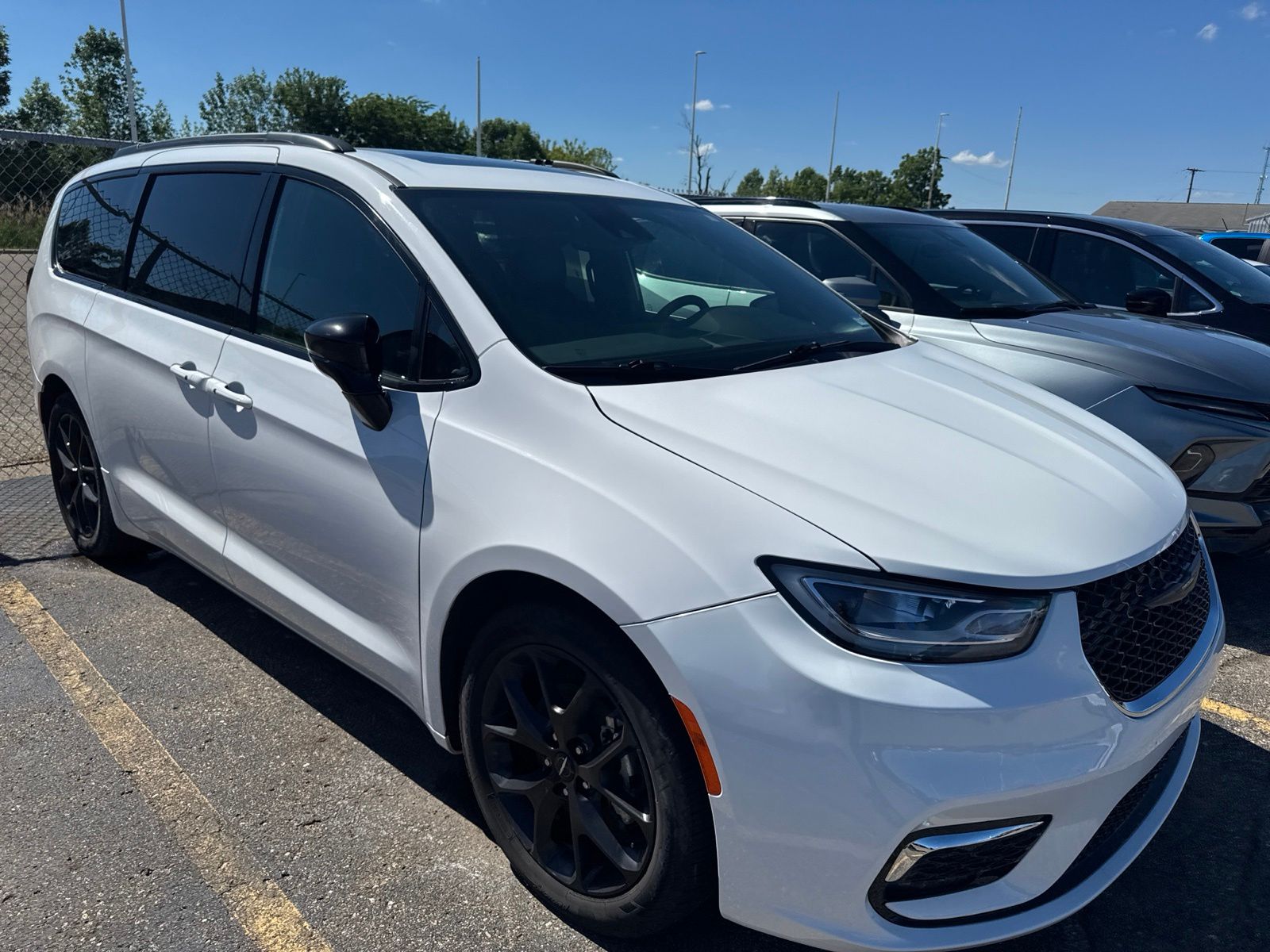 Thumbnail: 2025 Chrysler Pacifica - 28