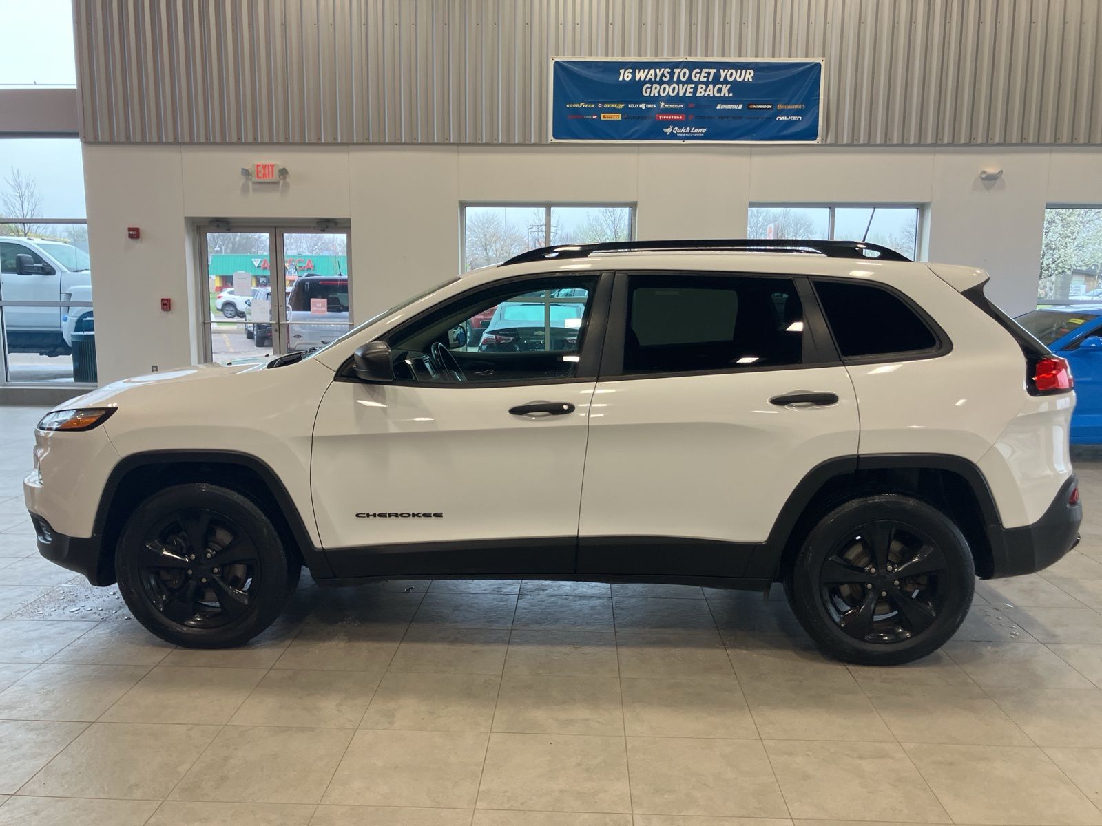 Thumbnail: 2017 Jeep Cherokee - 8