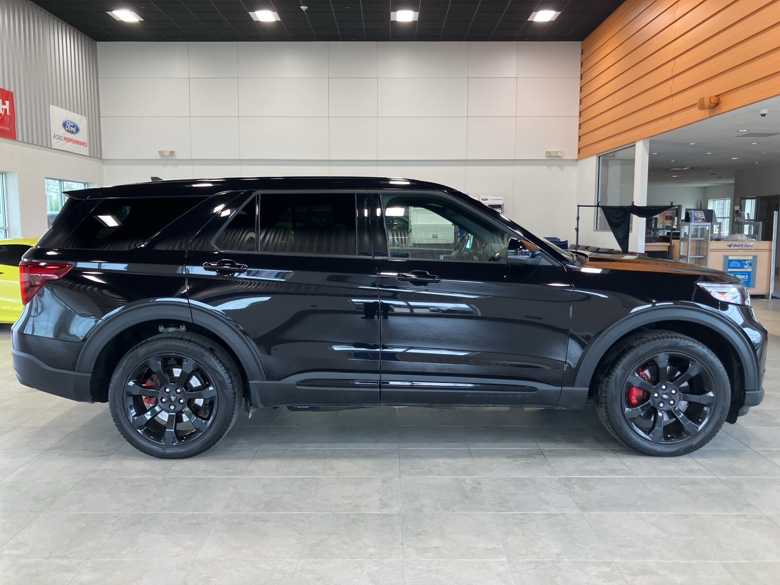 2022 Ford Explorer ST photo 4