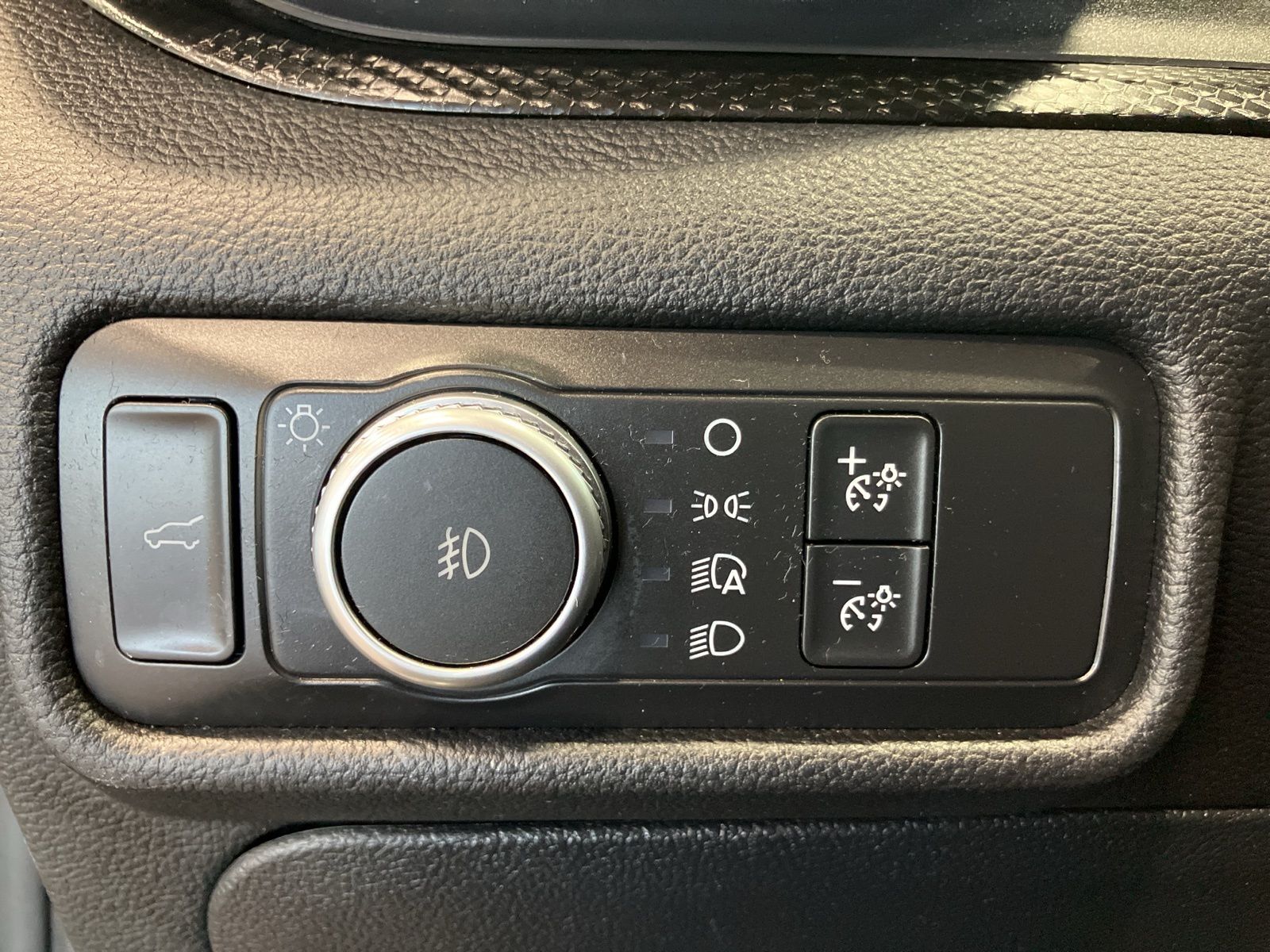 Thumbnail: 2020 Ford Explorer - 14