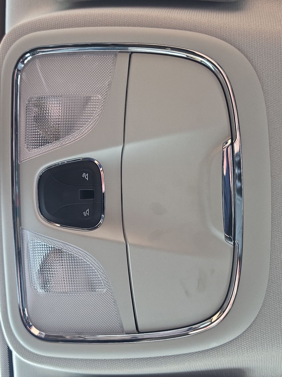 Thumbnail: 2020 Jeep Cherokee - 23
