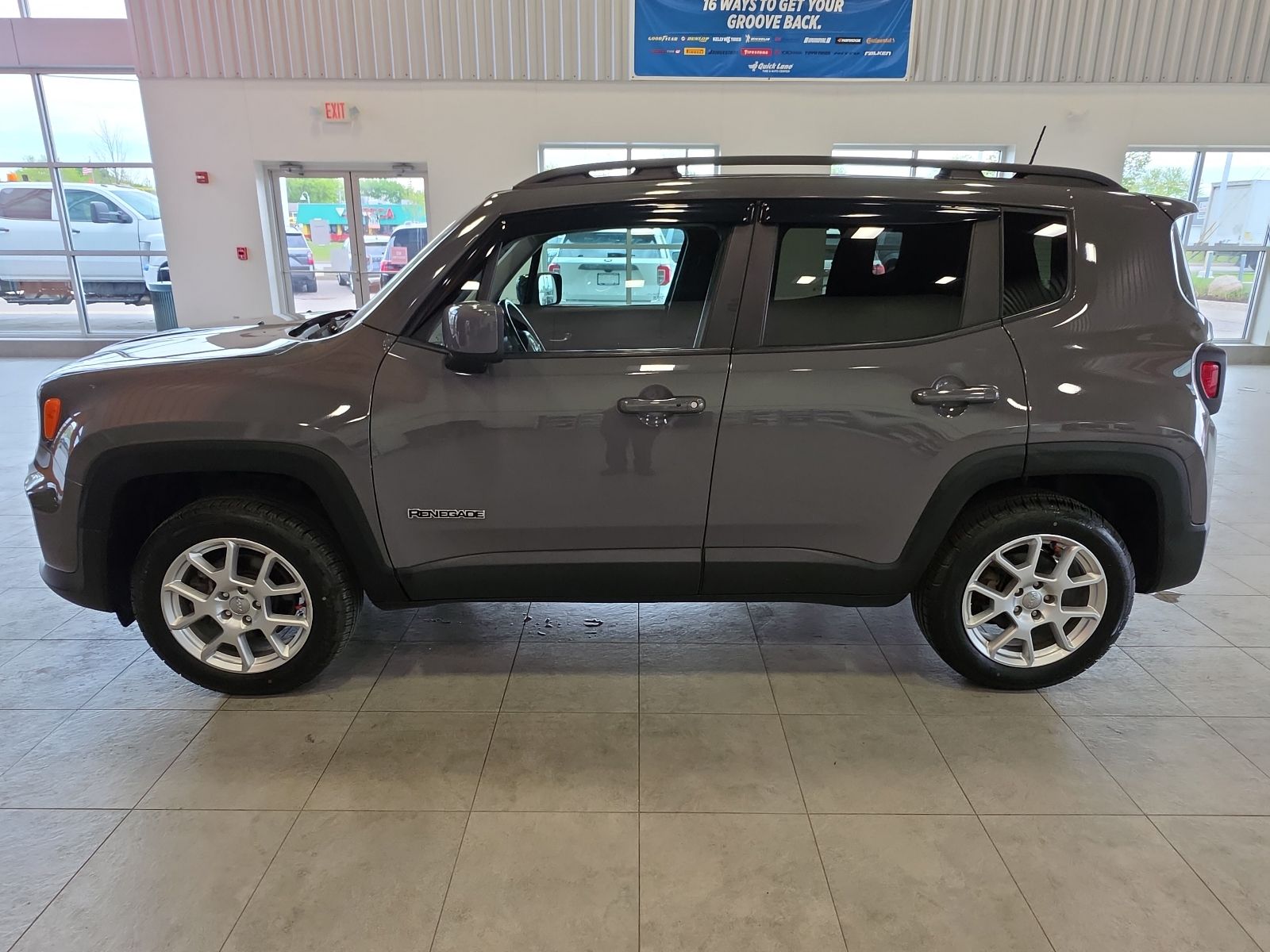 Thumbnail: 2019 Jeep Renegade - 10