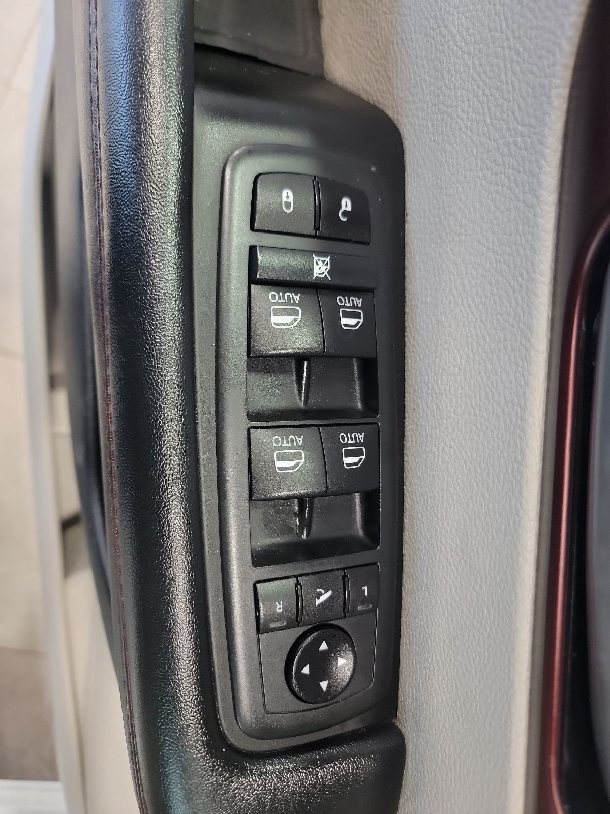 Thumbnail: 2020 Chrysler Pacifica - 17