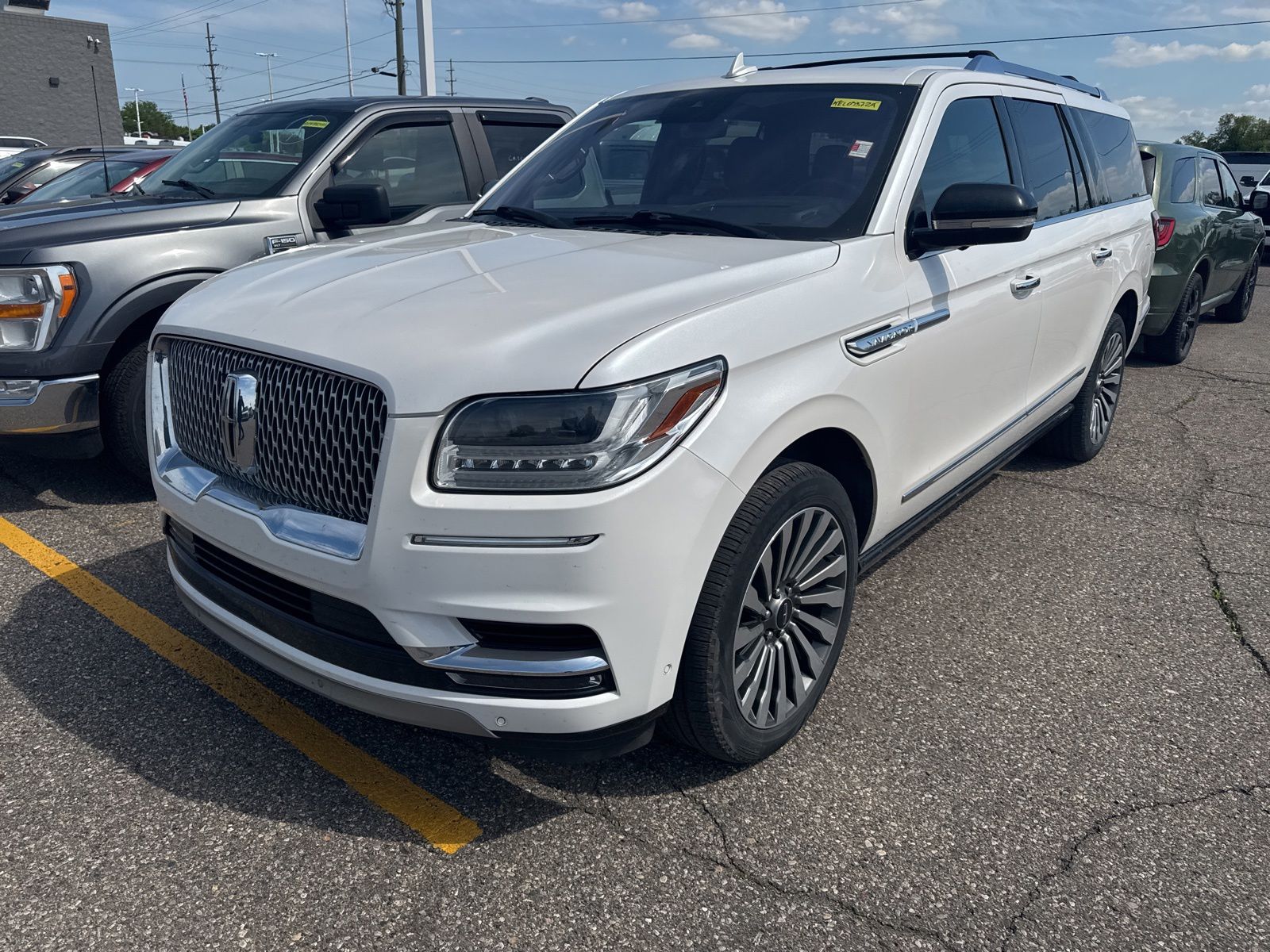 Thumbnail: 2019 Lincoln Navigator L - 3