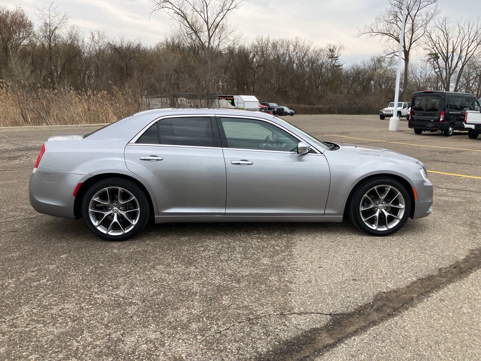 2016 Chrysler 300 C photo 4