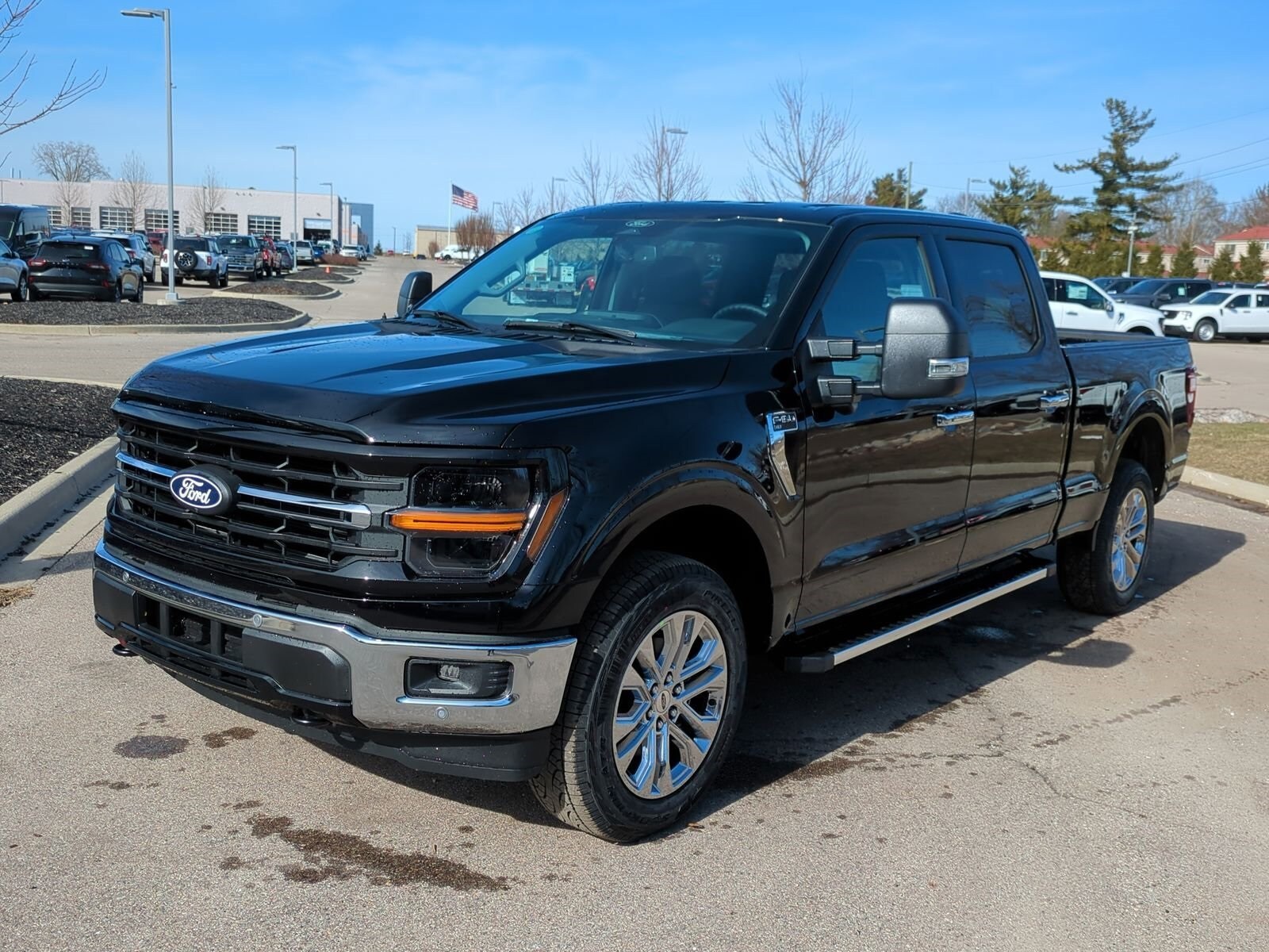 2025 Ford F-150 XLT photo 4