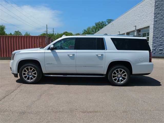 Used 2019 GMC Yukon XL Denali with VIN 1GKS2HKJ7KR265489 for sale in Waterford, MI