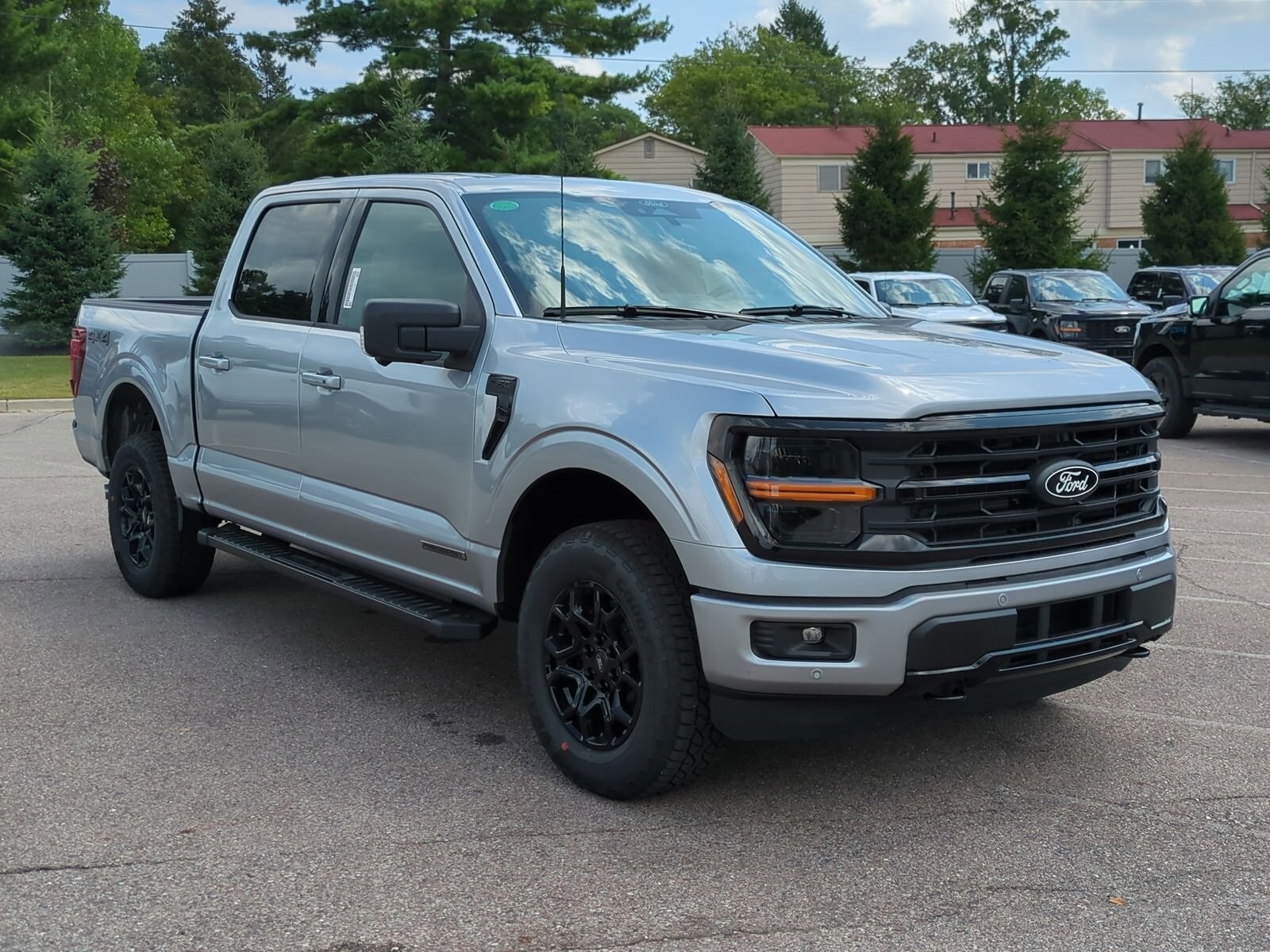 2025 Ford F-150 XLT photo 2