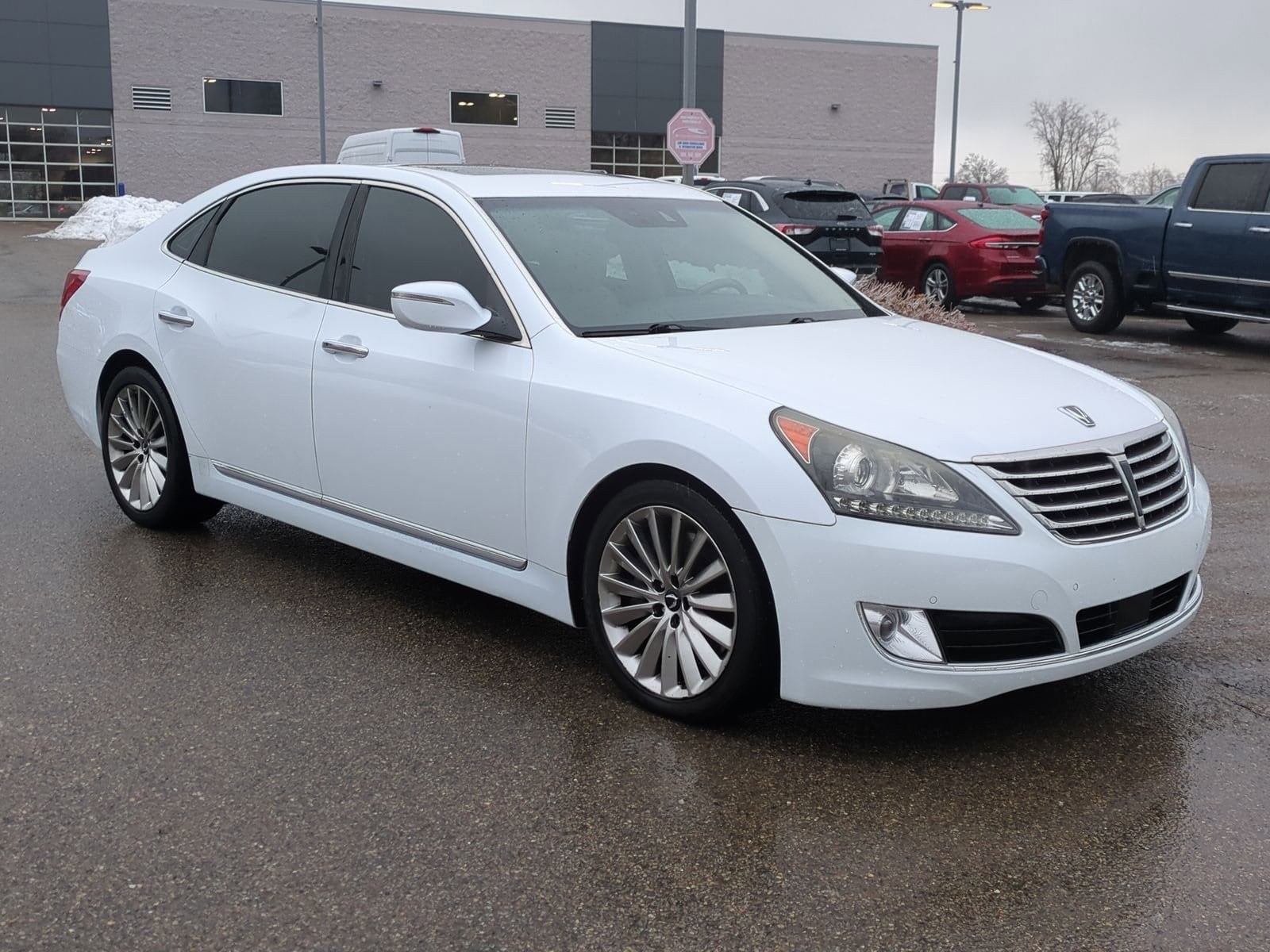 Used 2014 Hyundai Equus Signature with VIN KMHGH4JH5EU082886 for sale in Waterford Township, MI