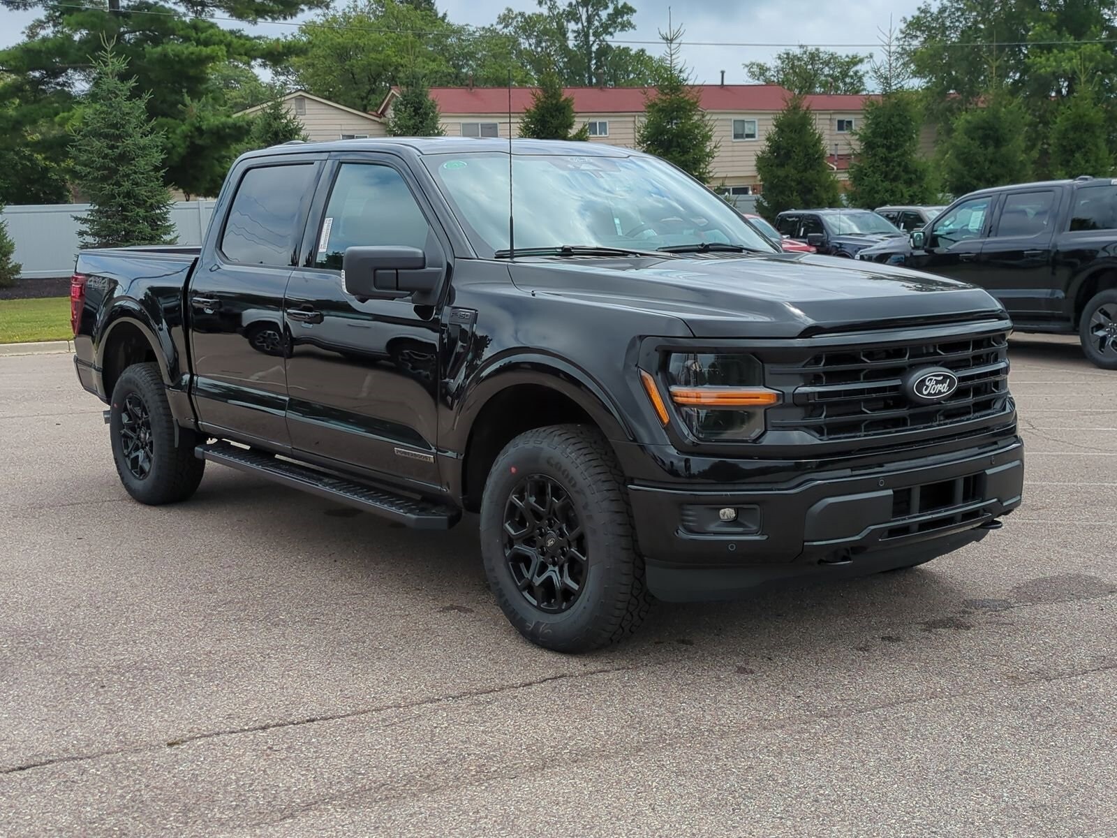 2025 Ford F-150 XLT photo 2