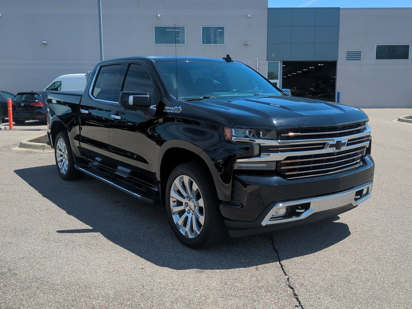 Used 2020 Chevrolet Silverado 1500 High Country with VIN 1GCUYHEL9LZ380502 for sale in Waterford, MI