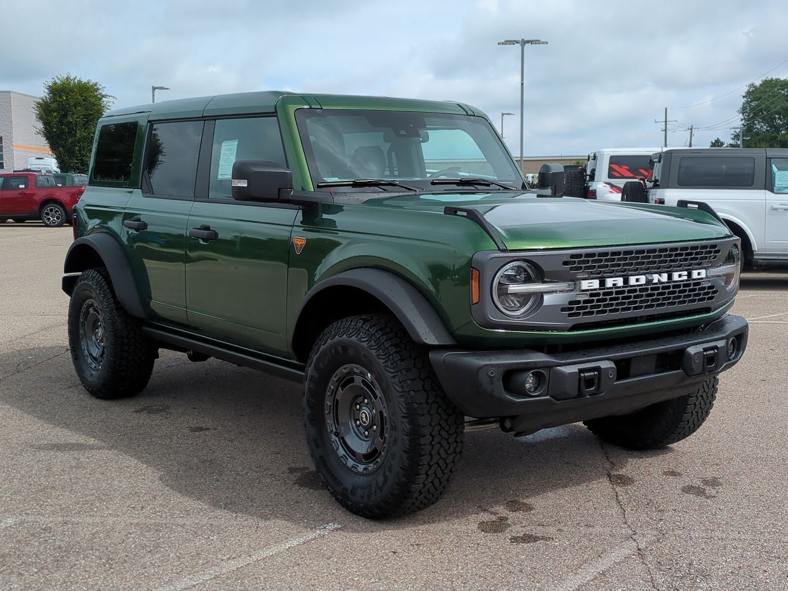 2025 Ford Bronco Badlands photo 2